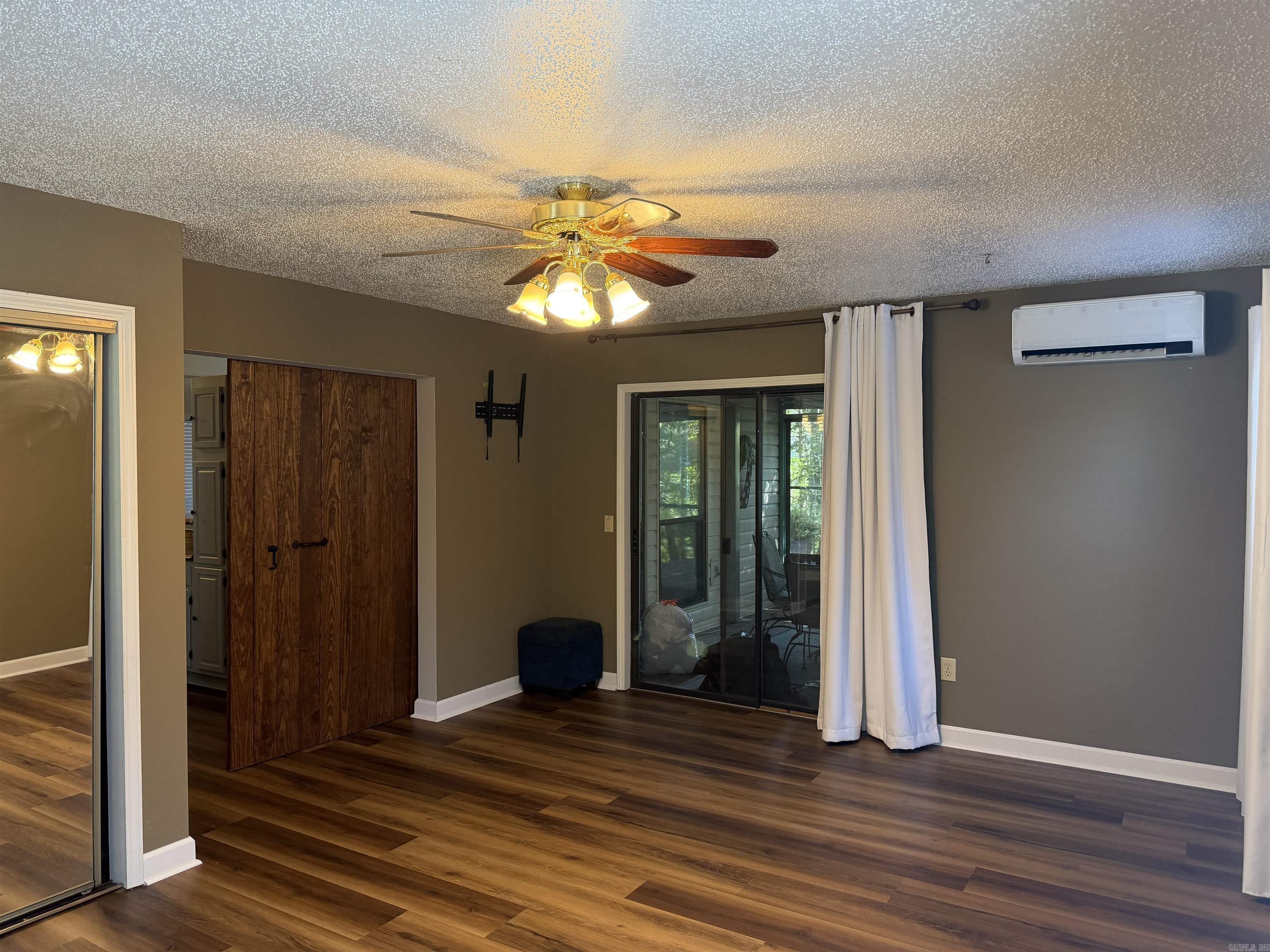 119 Meadowcliff Circle Property Photo 12