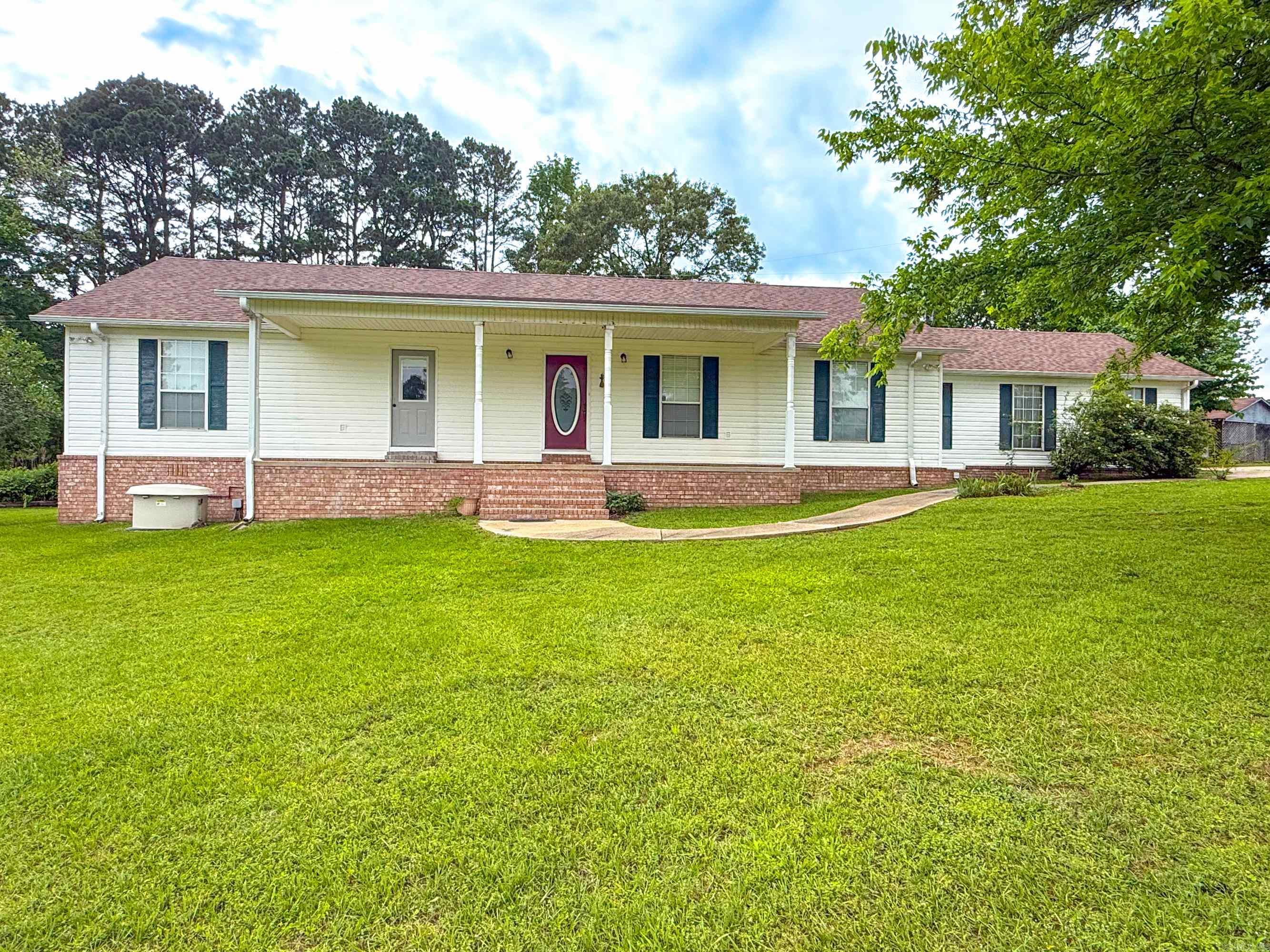 347 Deroche Lane Property Photo 1