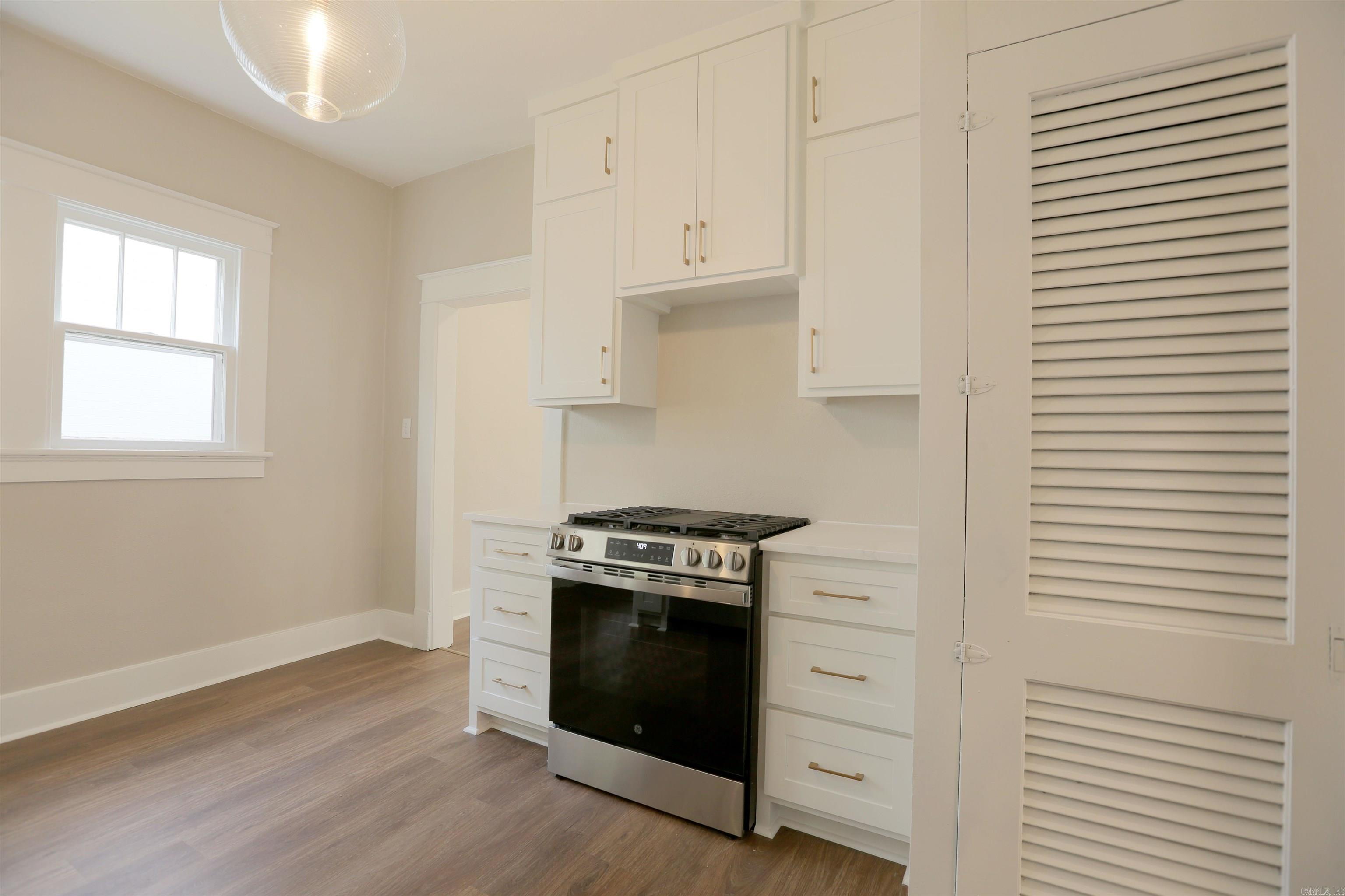 115 N Spruce Property Photo 8