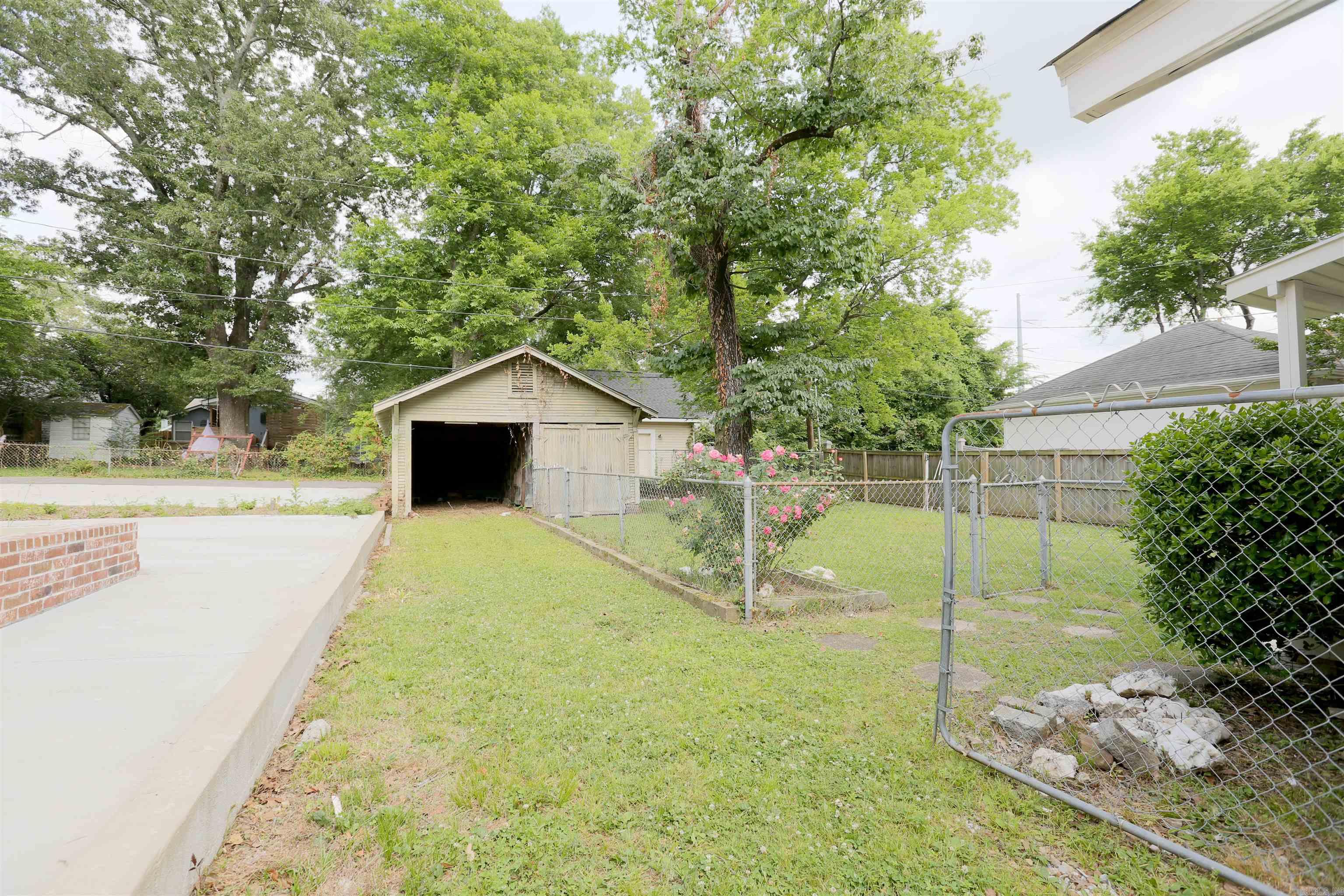 115 N Spruce Property Photo 24