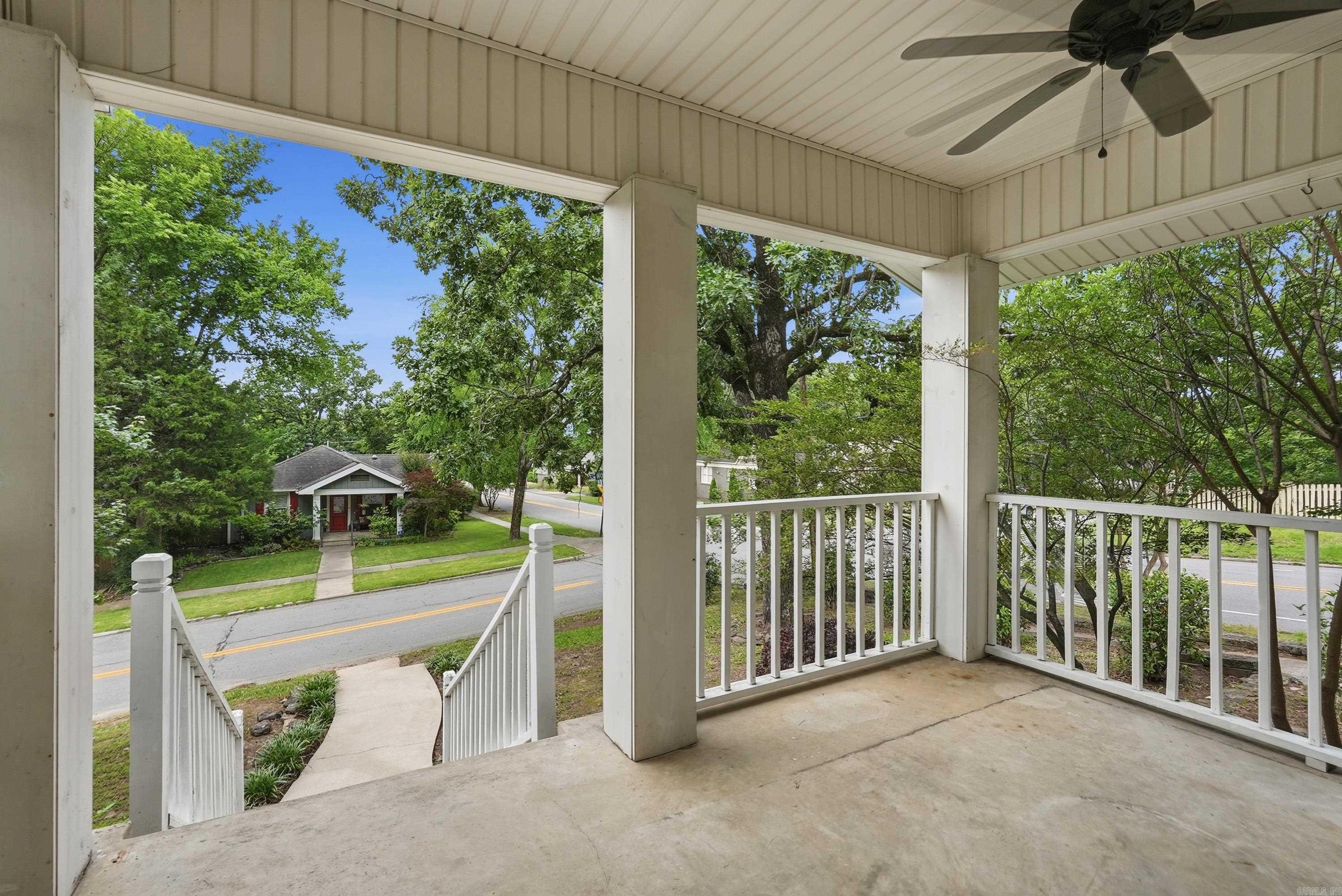 5024 Woodlawn Property Photo 6