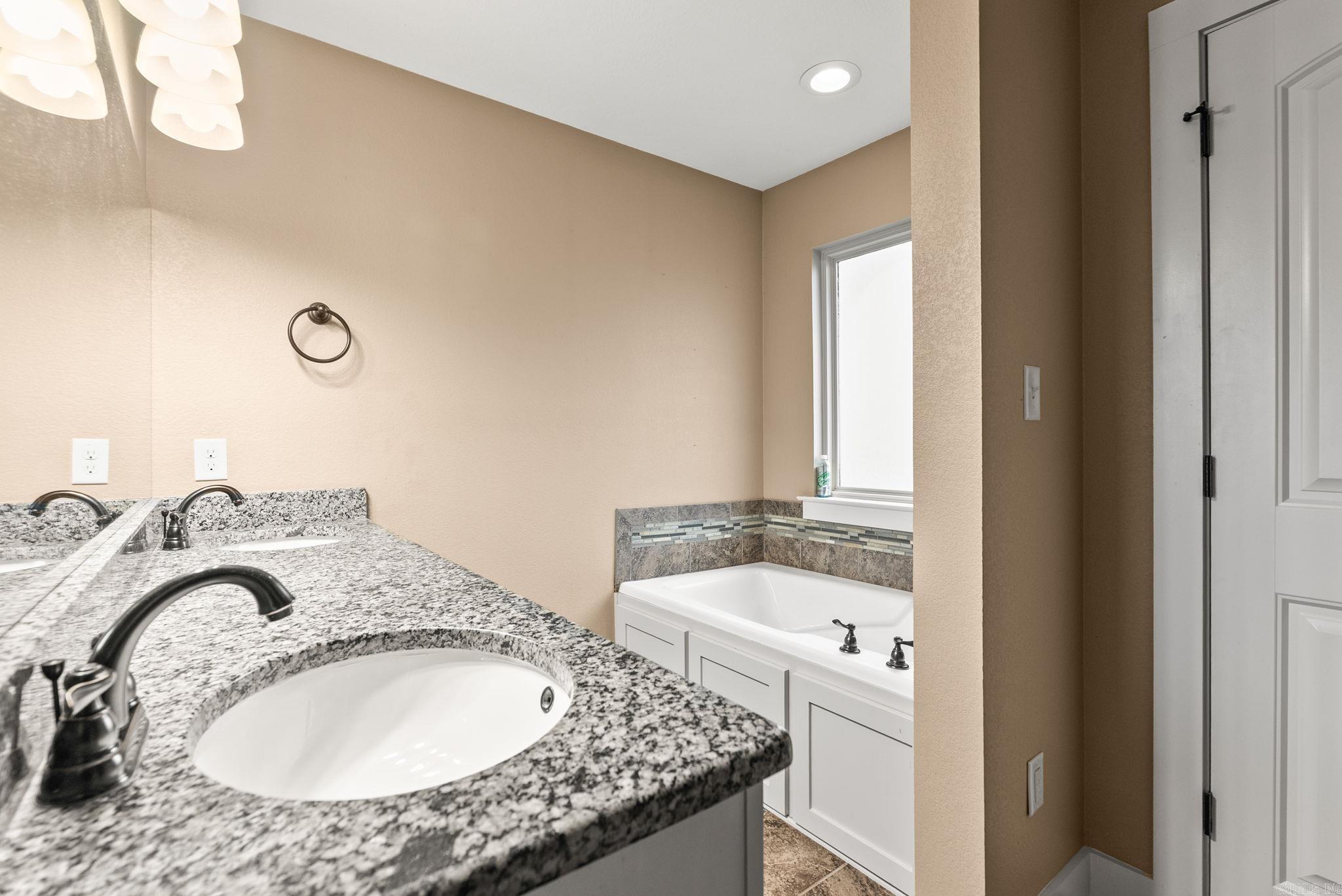13 Tigers Eye Cove Property Photo 18