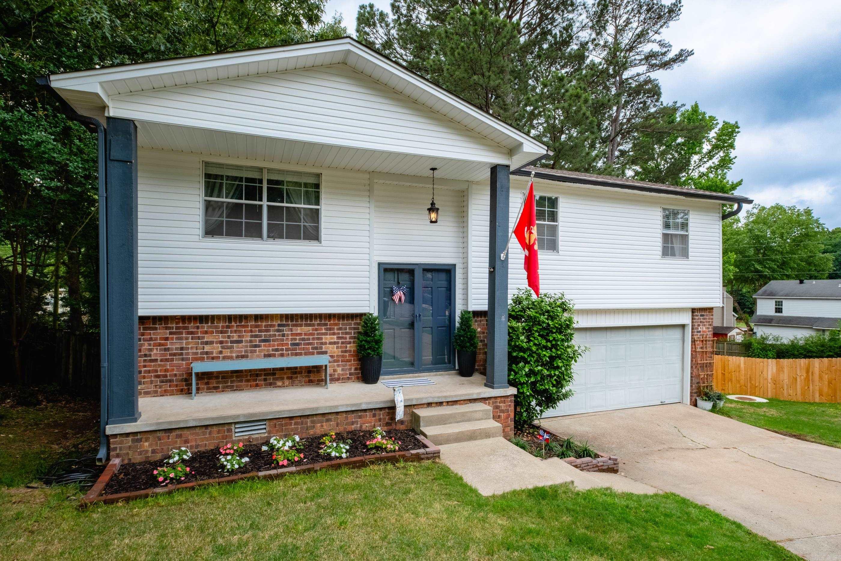10 Cherrywood Ct Property Photo 2