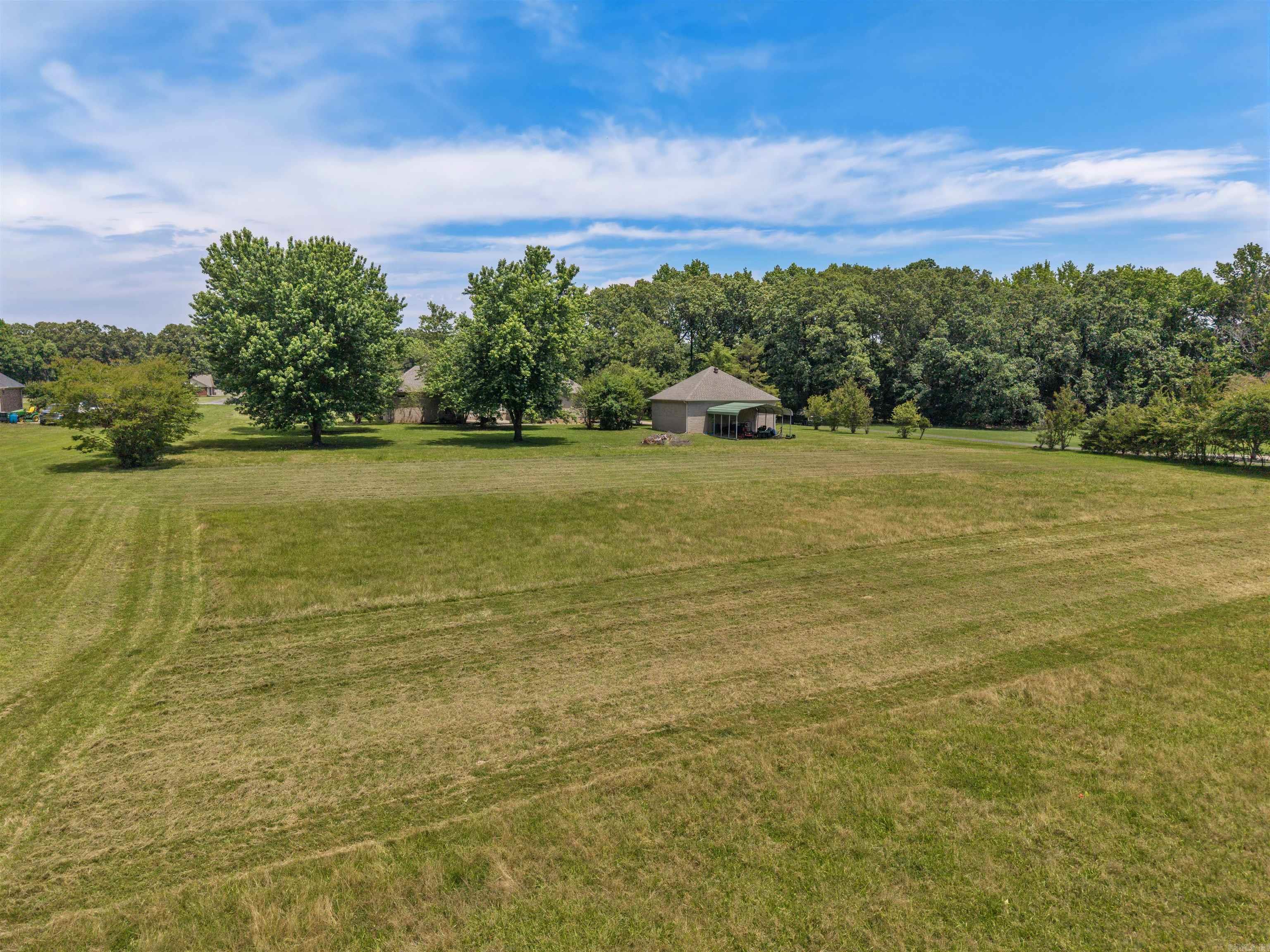 305 Edgewood Dr Property Photo 7