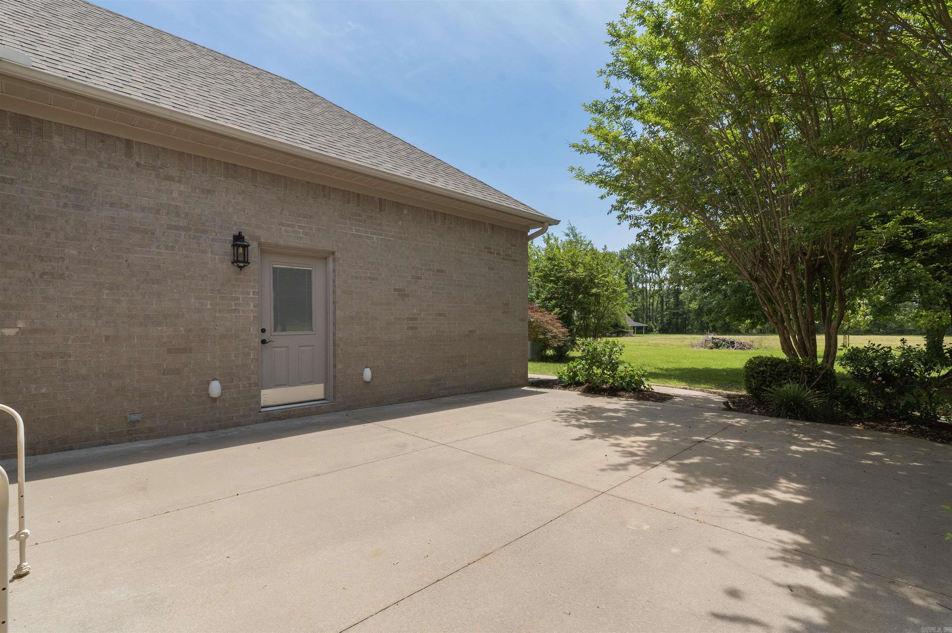305 Edgewood Dr Property Photo 30