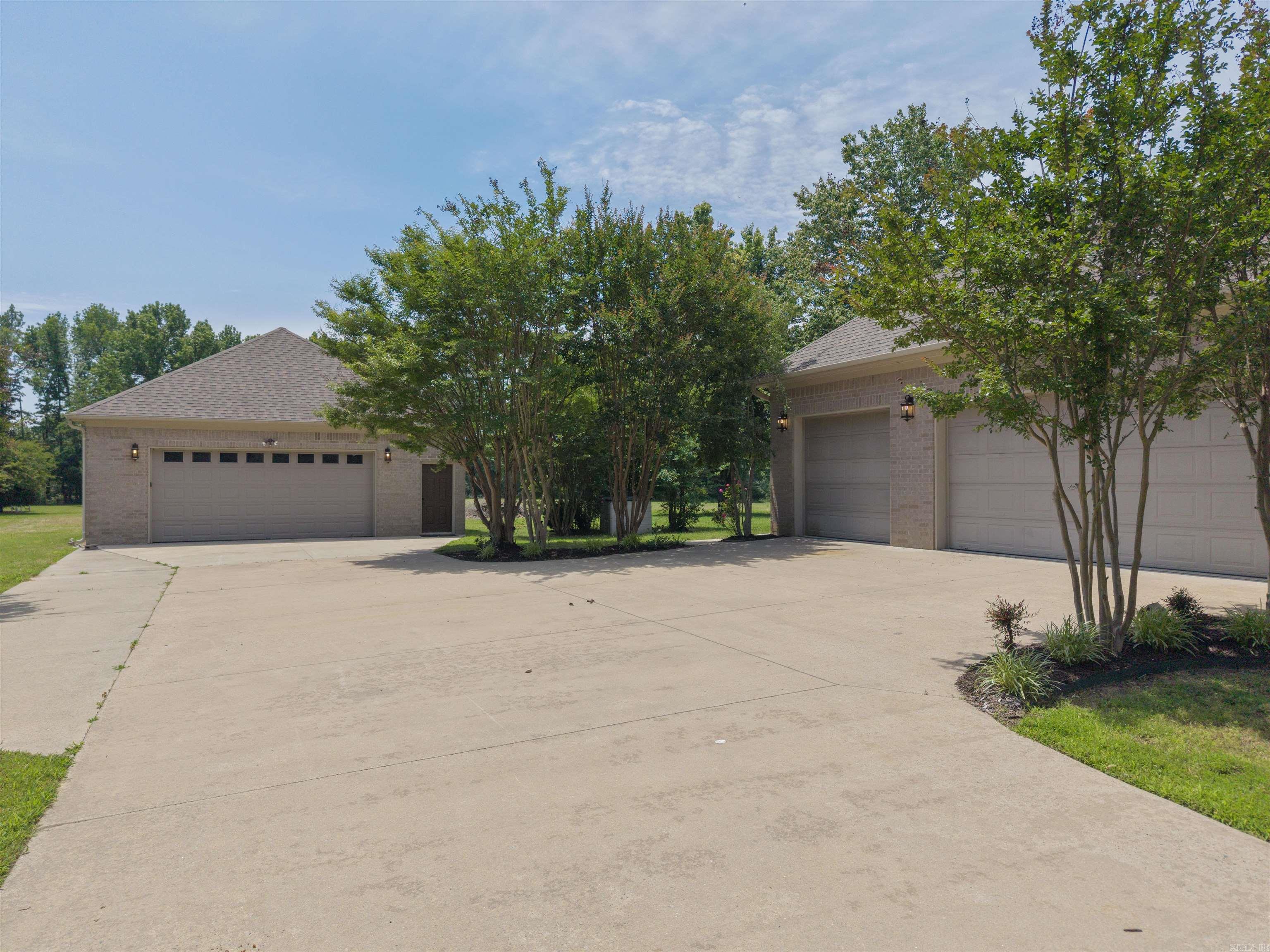 305 Edgewood Dr Property Photo 32