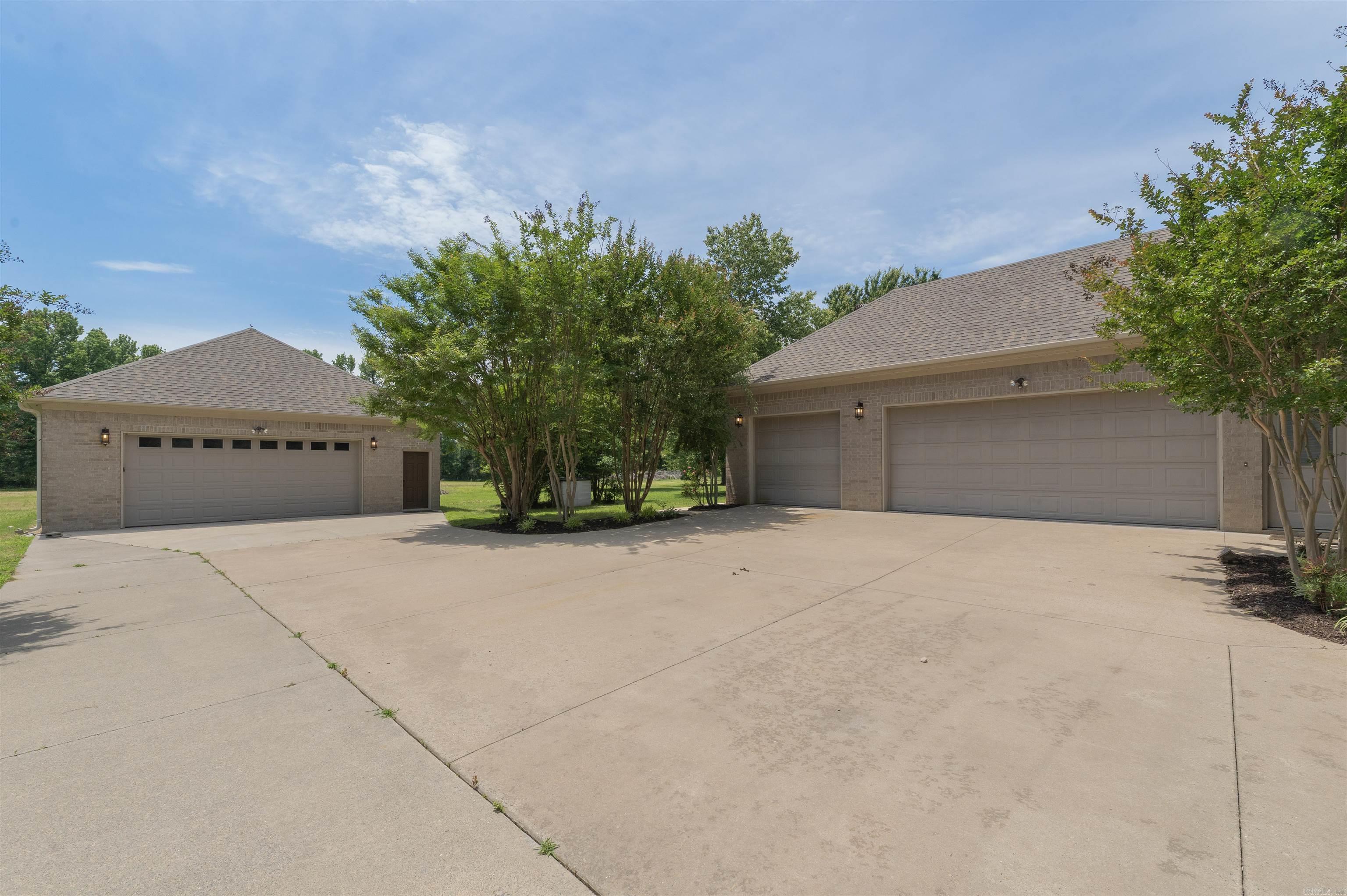 305 Edgewood Dr Property Photo 33