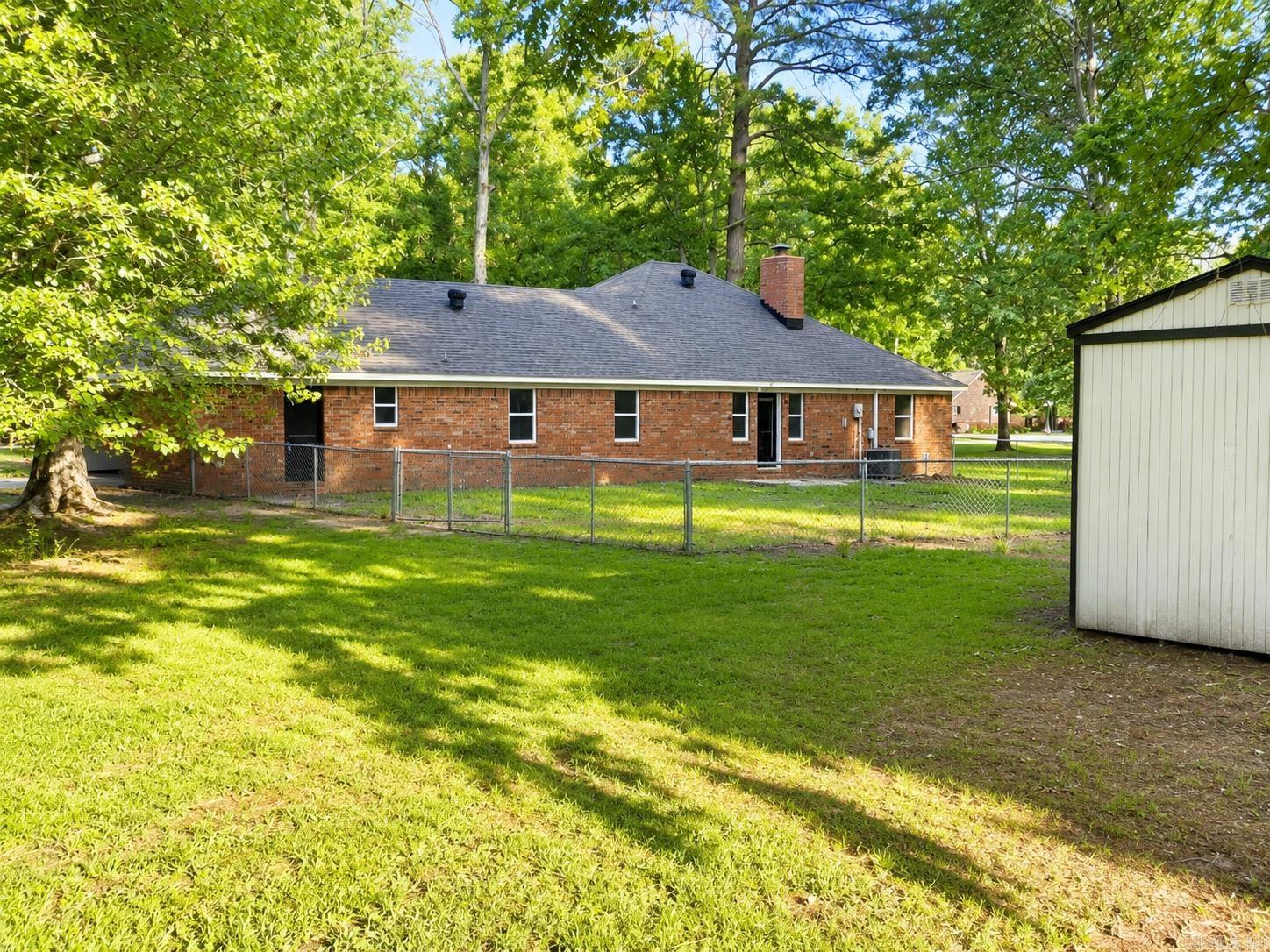 7500 Dolphin Drive Property Photo 3