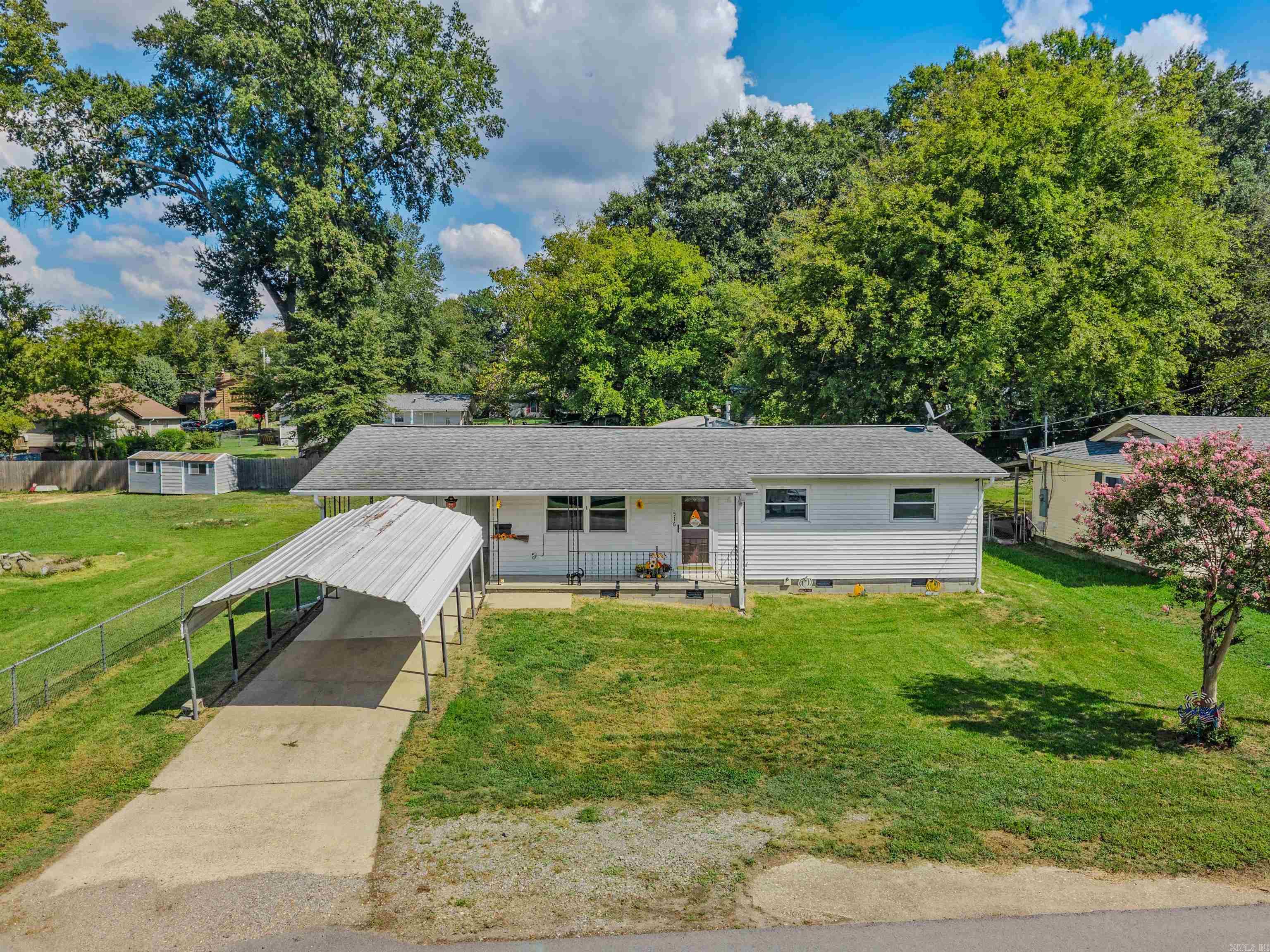 516 Jefferson St Property Photo 2