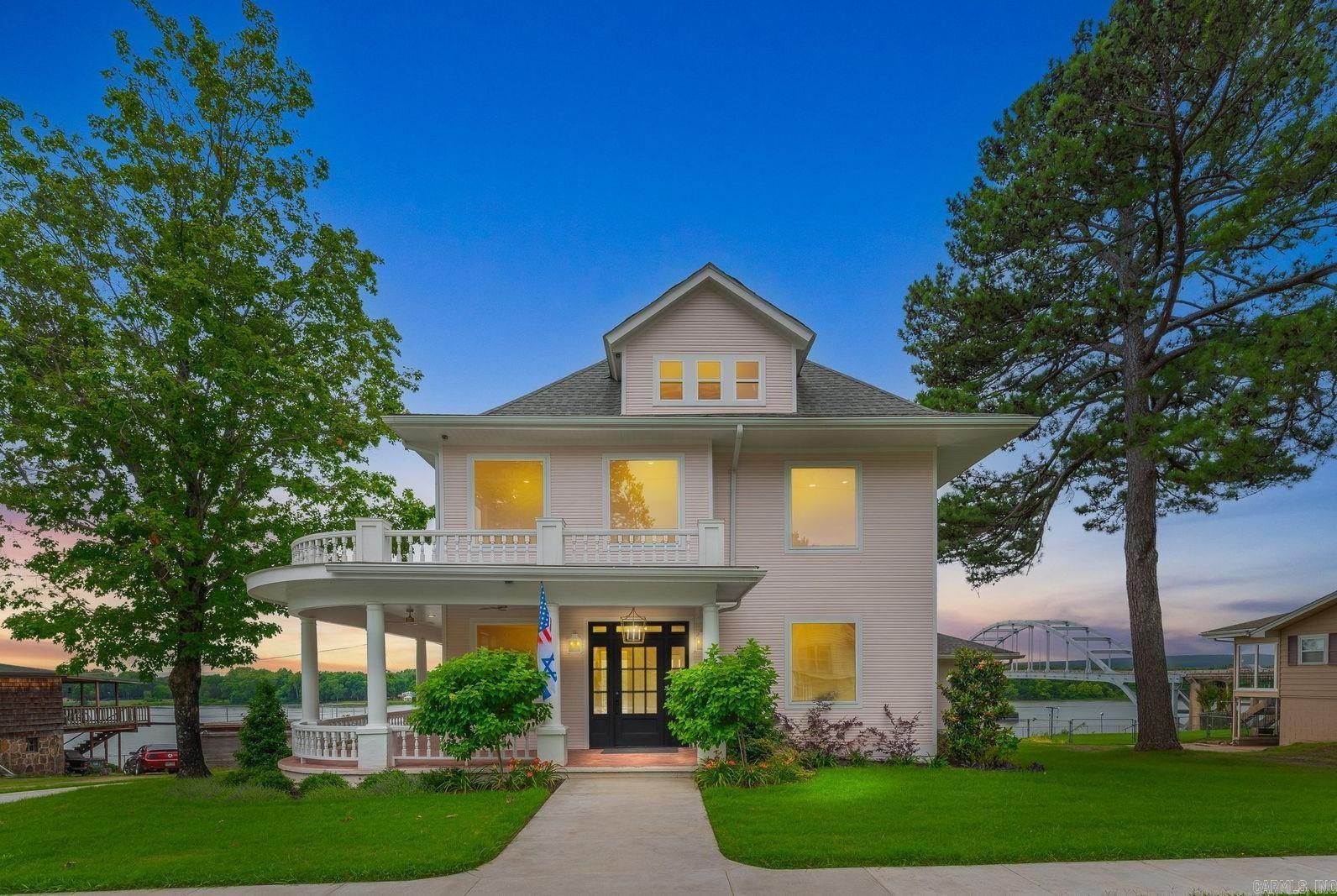 601 W River