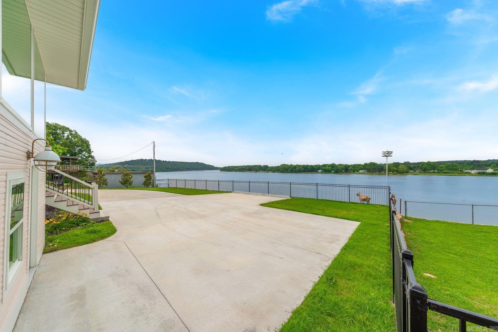 601 W River Property Photo 34