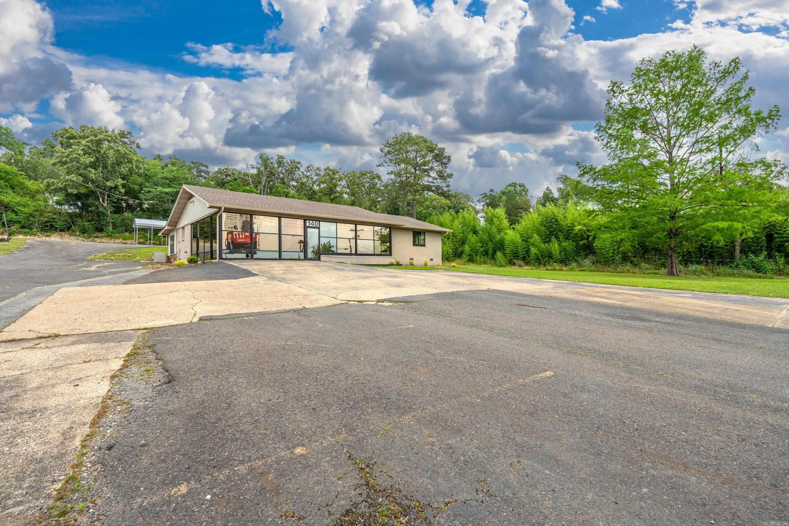 140 Amity Rd Road Property Photo 45