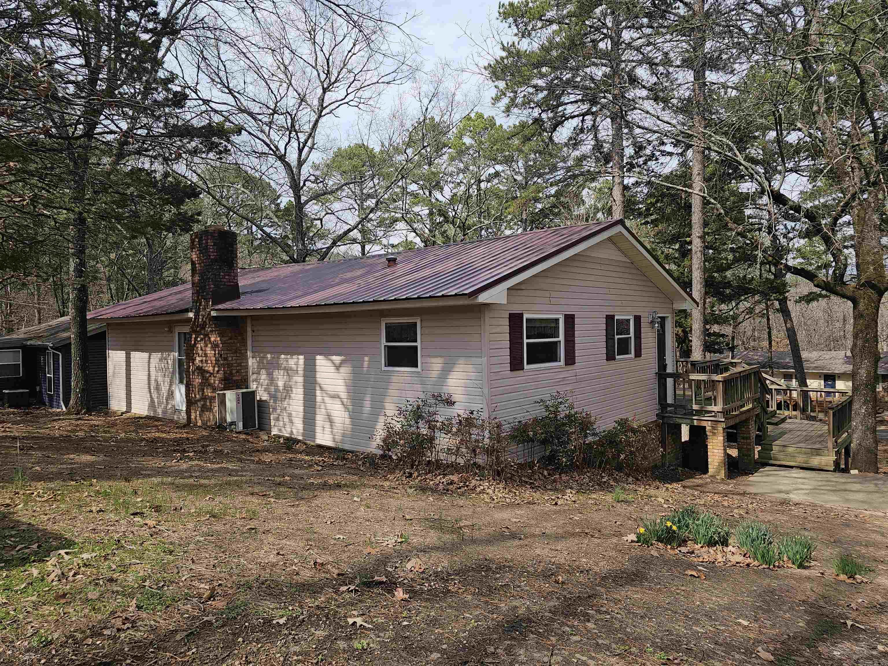 636 W Cliff Drive Property Photo 7