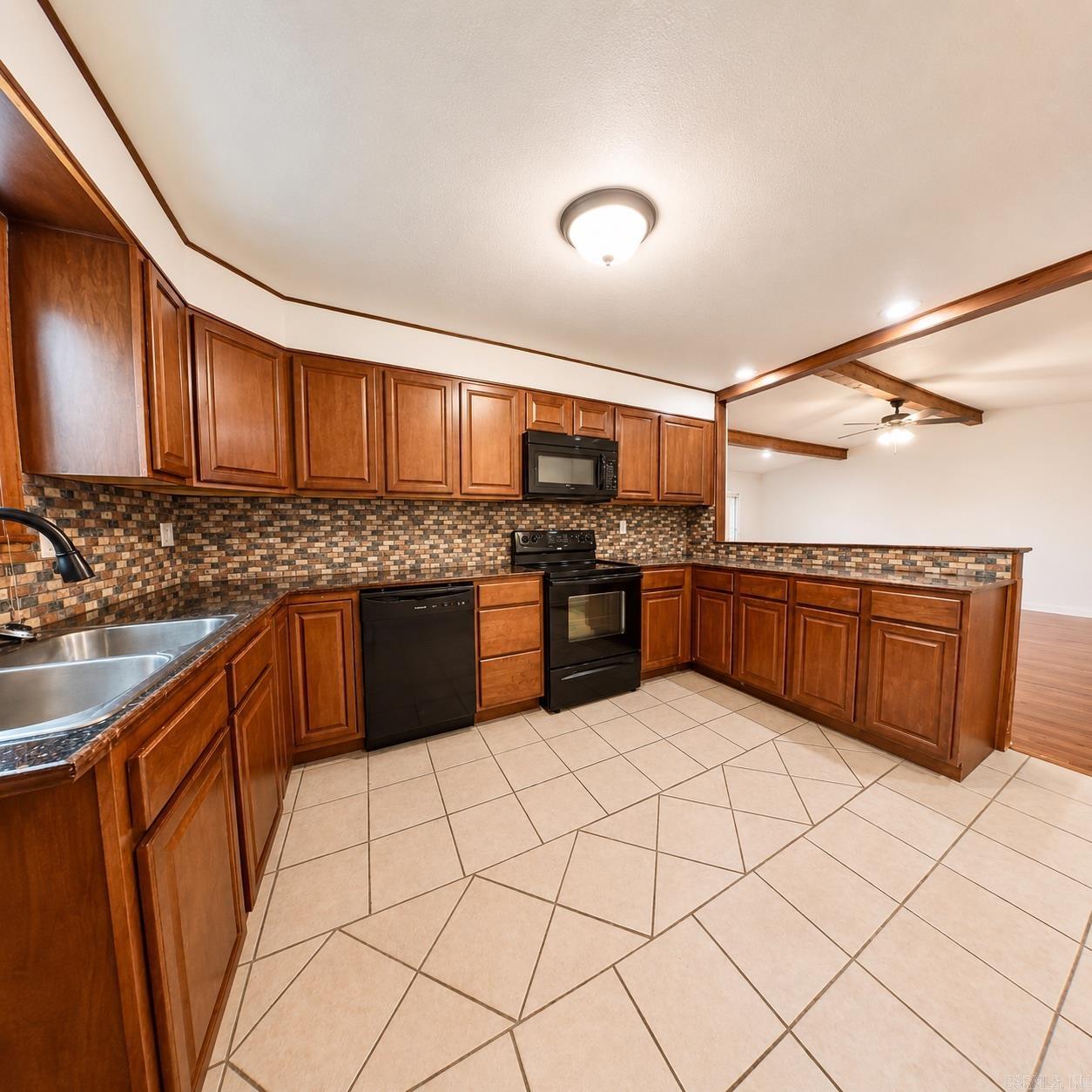 636 W Cliff Drive Property Photo 15