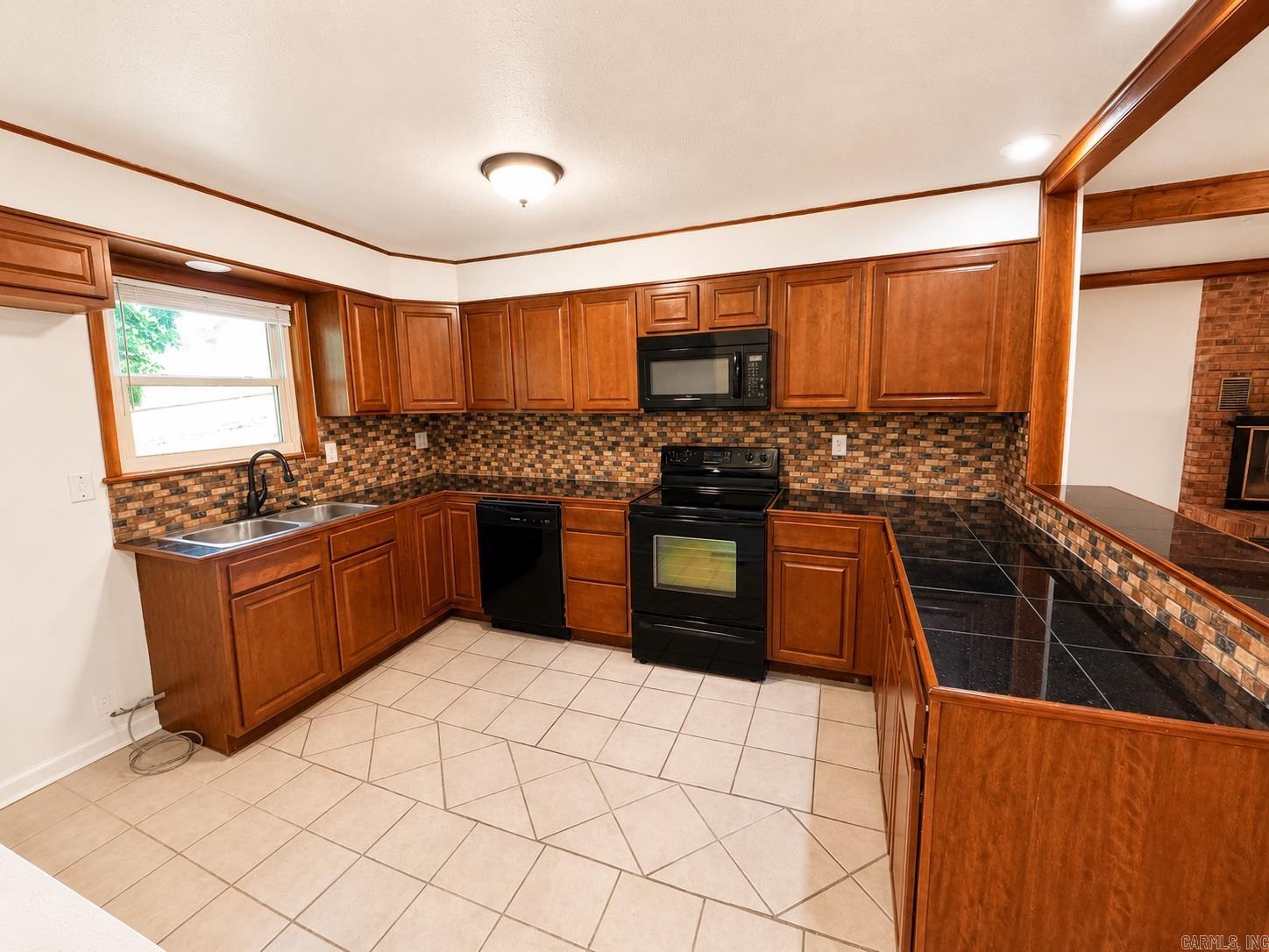 636 W Cliff Drive Property Photo 16
