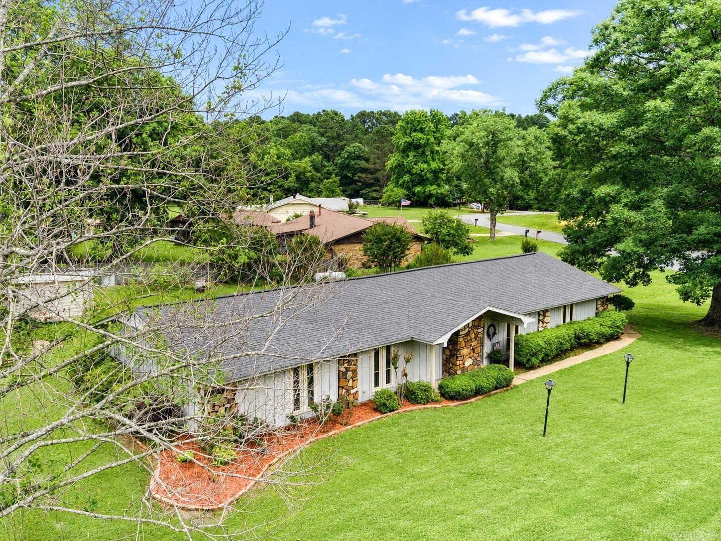 2221 Meadowpond Trail Property Photo 4