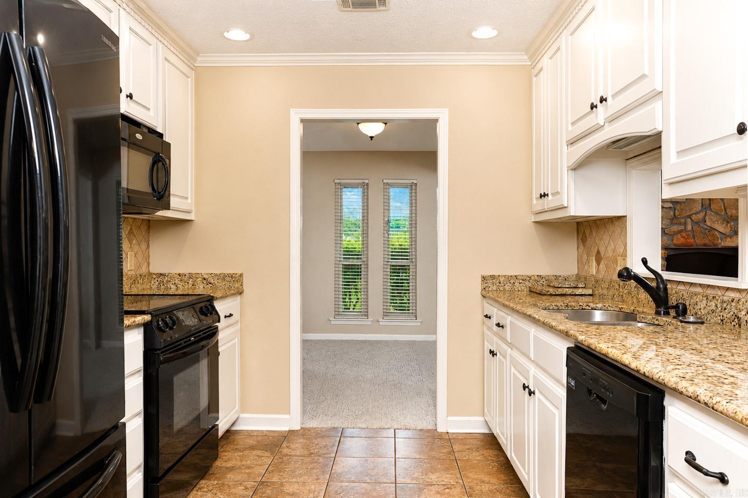 2221 Meadowpond Trail Property Photo 7