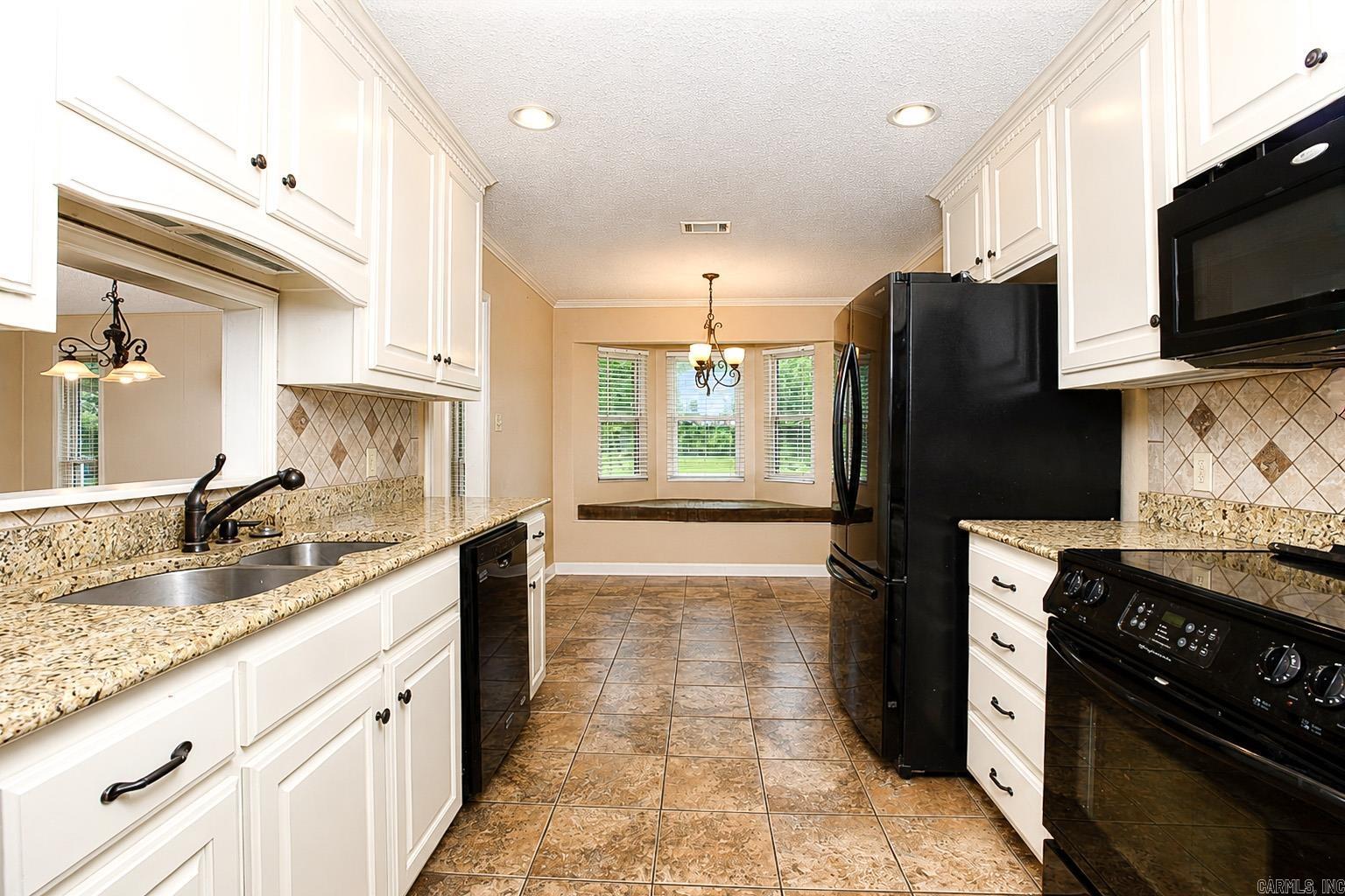 2221 Meadowpond Trail Property Photo 8