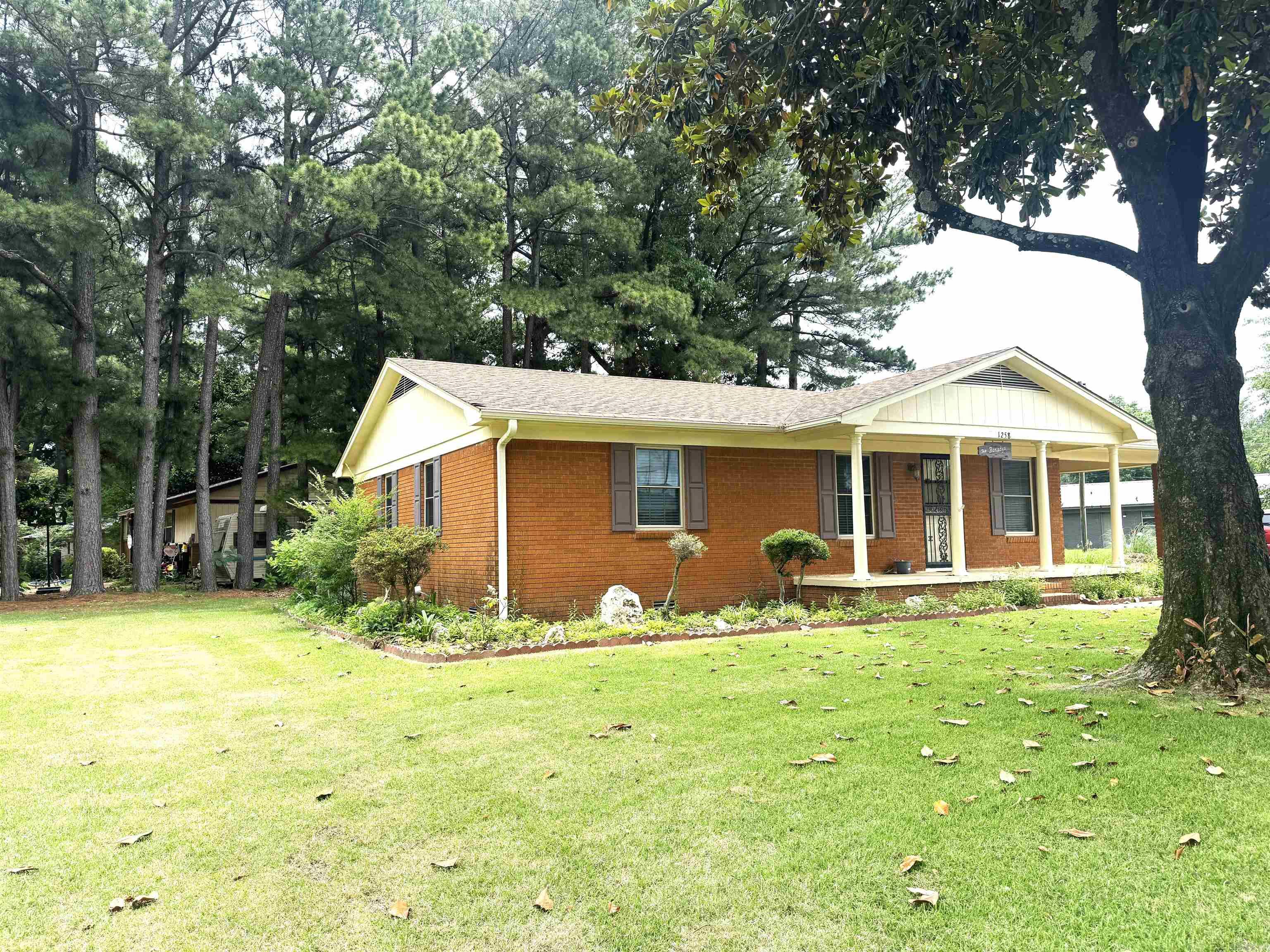 1258 Ouida St Property Photo 2