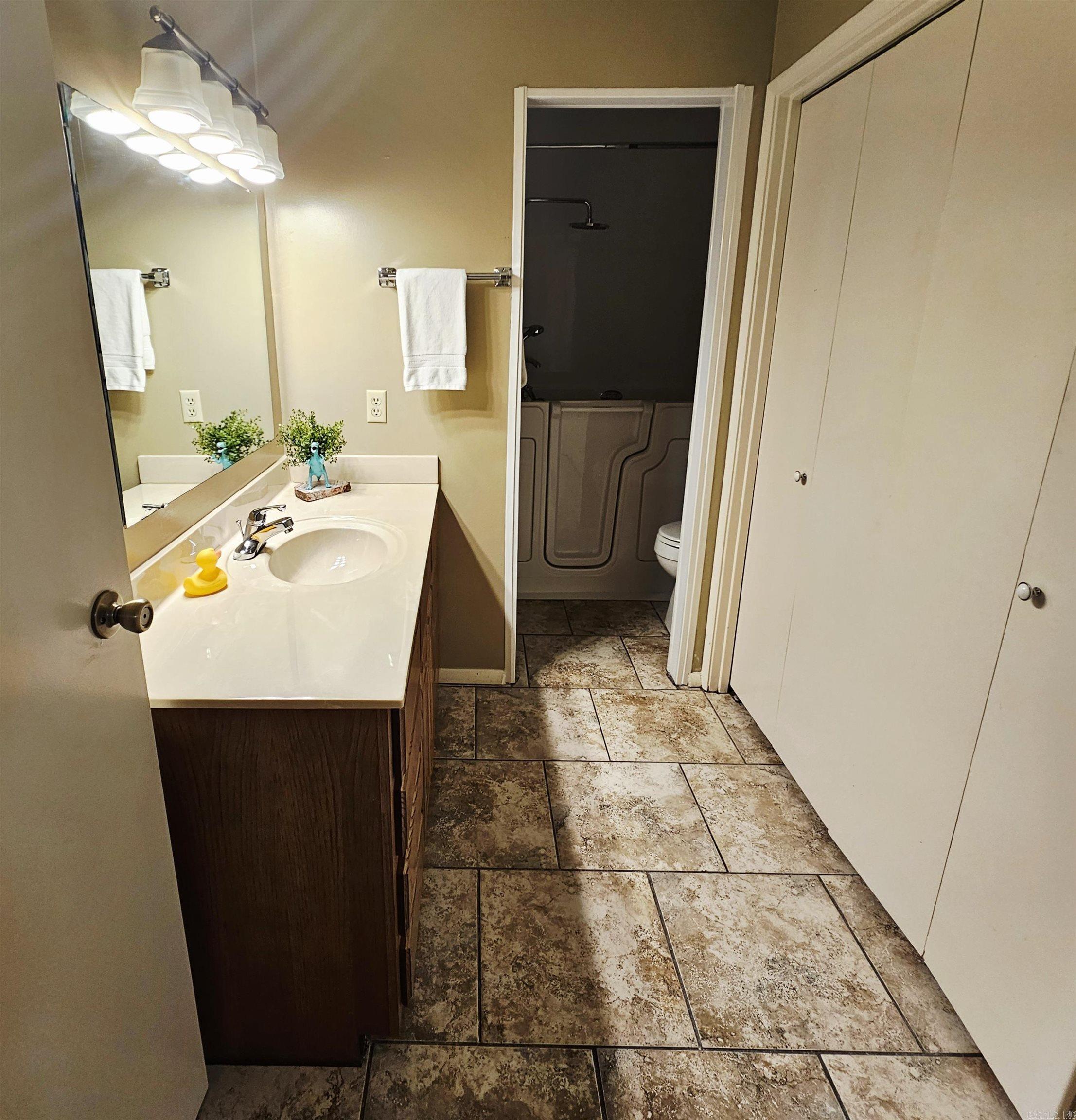 135 Hillview Drive 112 Property Photo 13
