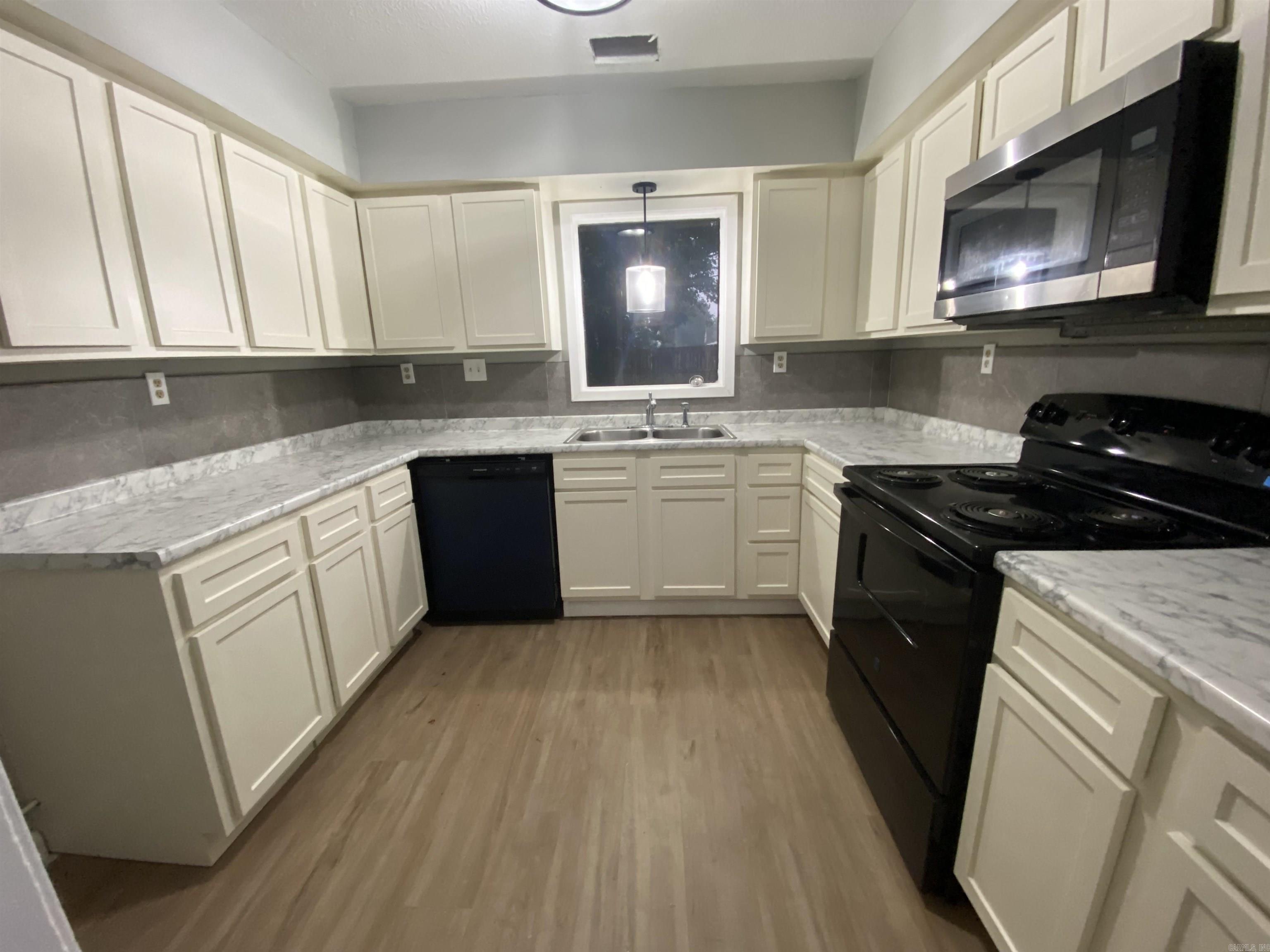 208 Ada Drive Property Photo 5
