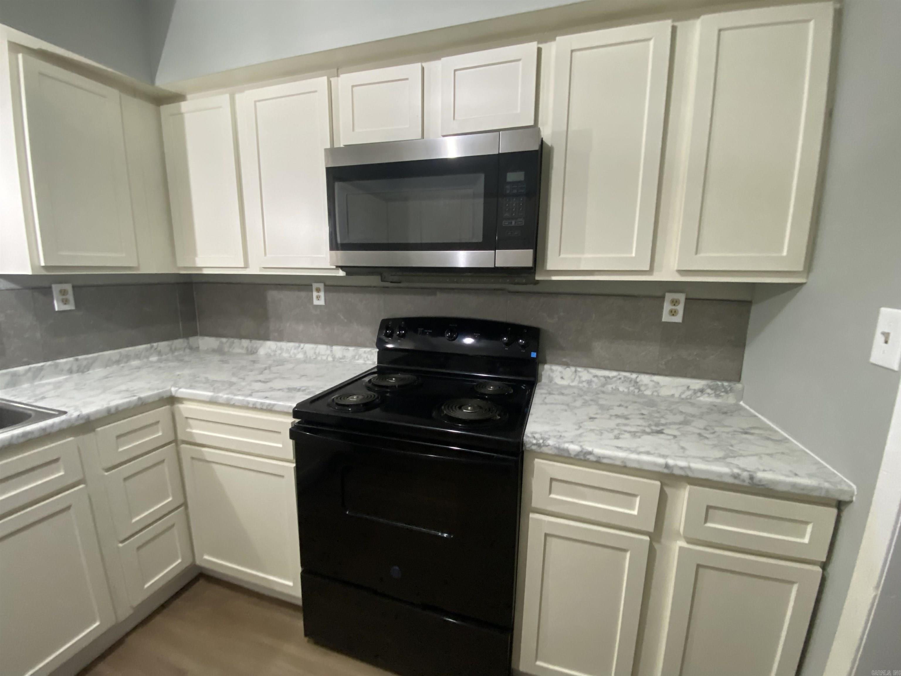 208 Ada Drive Property Photo 6