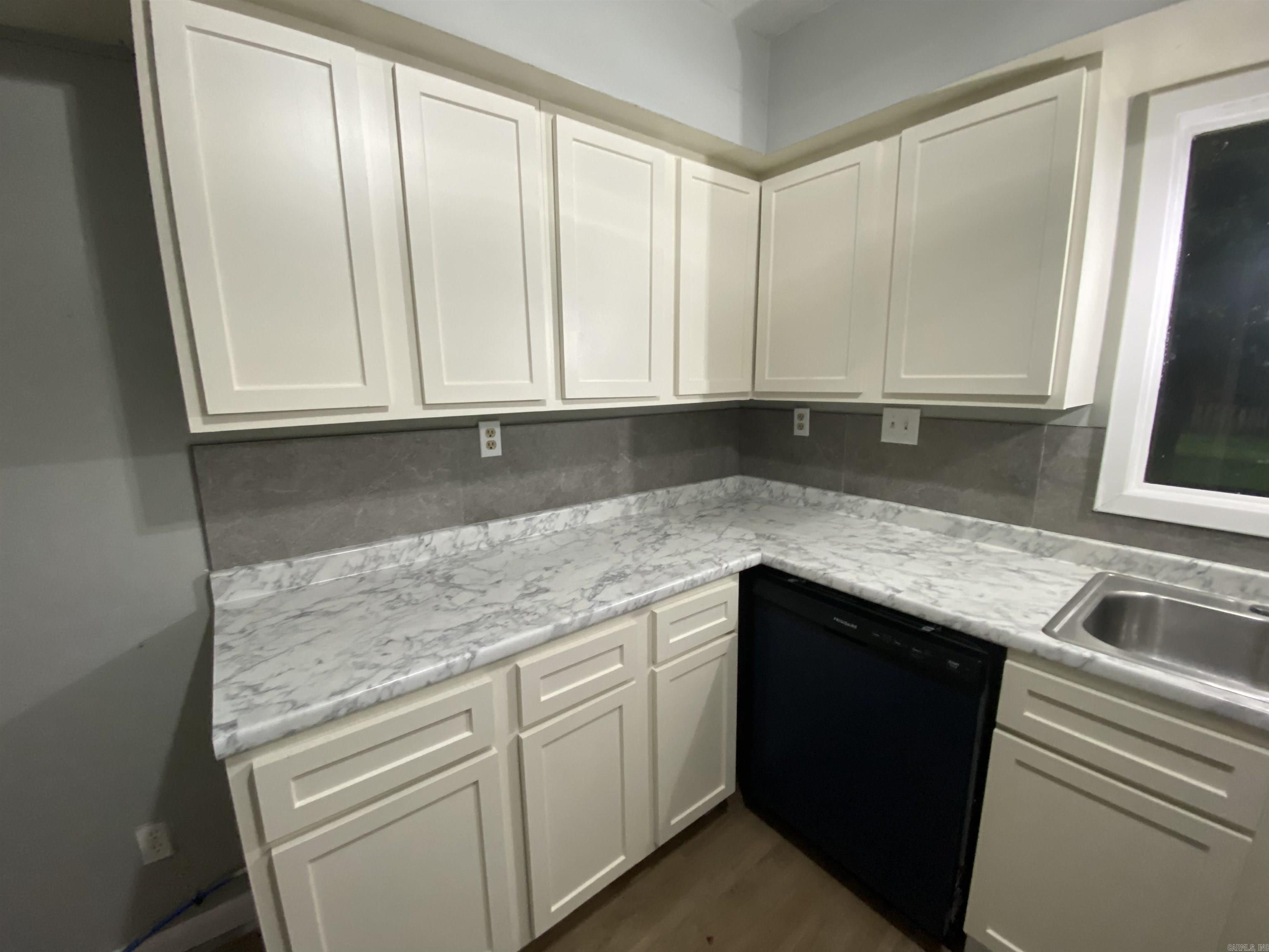 208 Ada Drive Property Photo 7