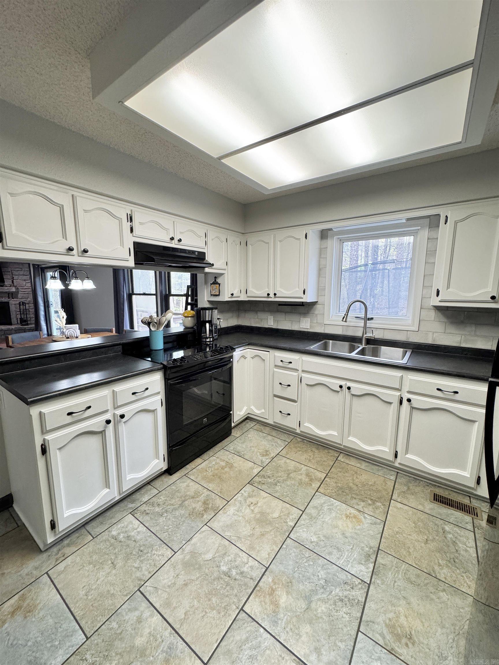 25 Alba Place Property Photo 18