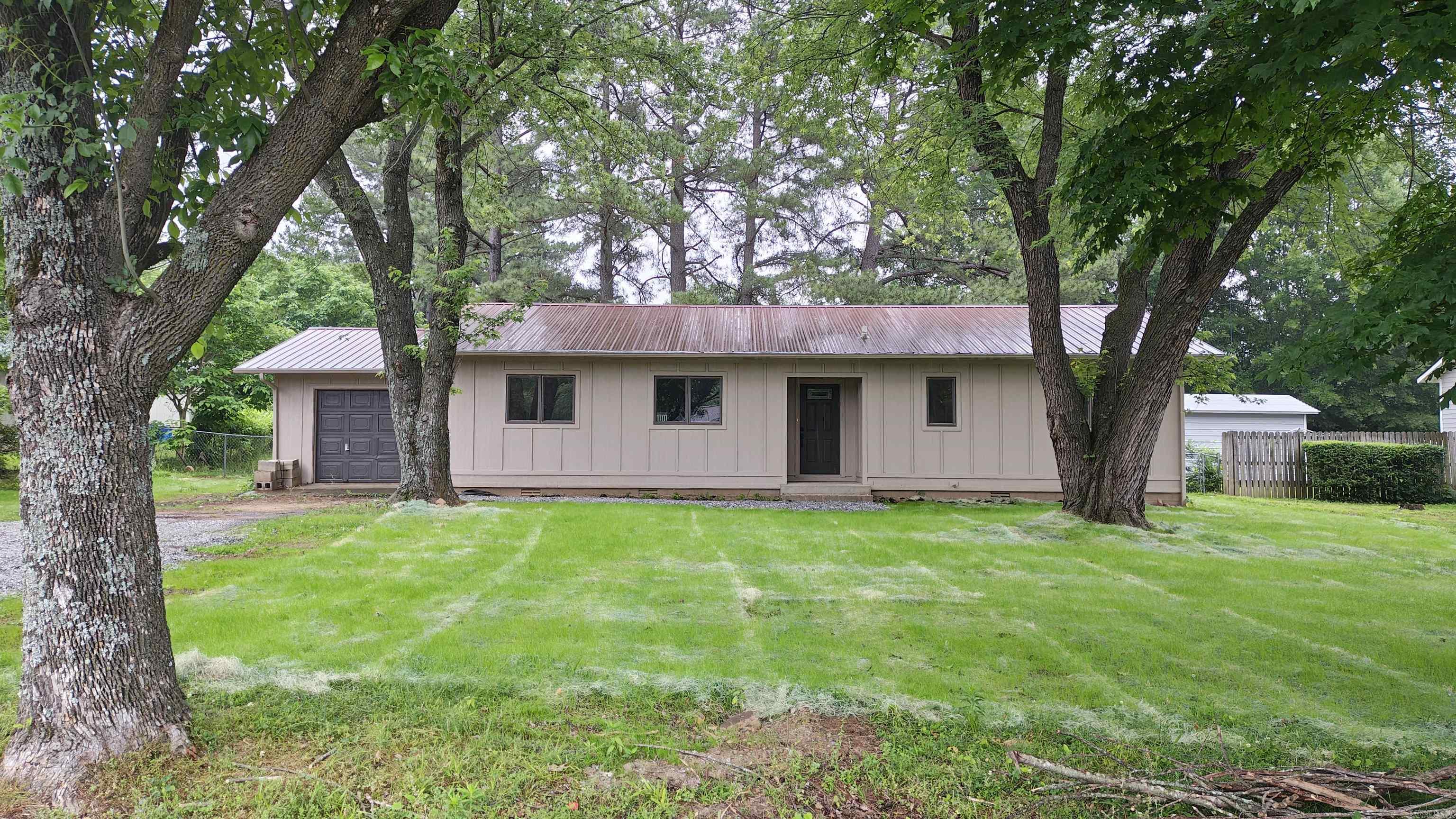 404 Maple Drive Property Photo 2