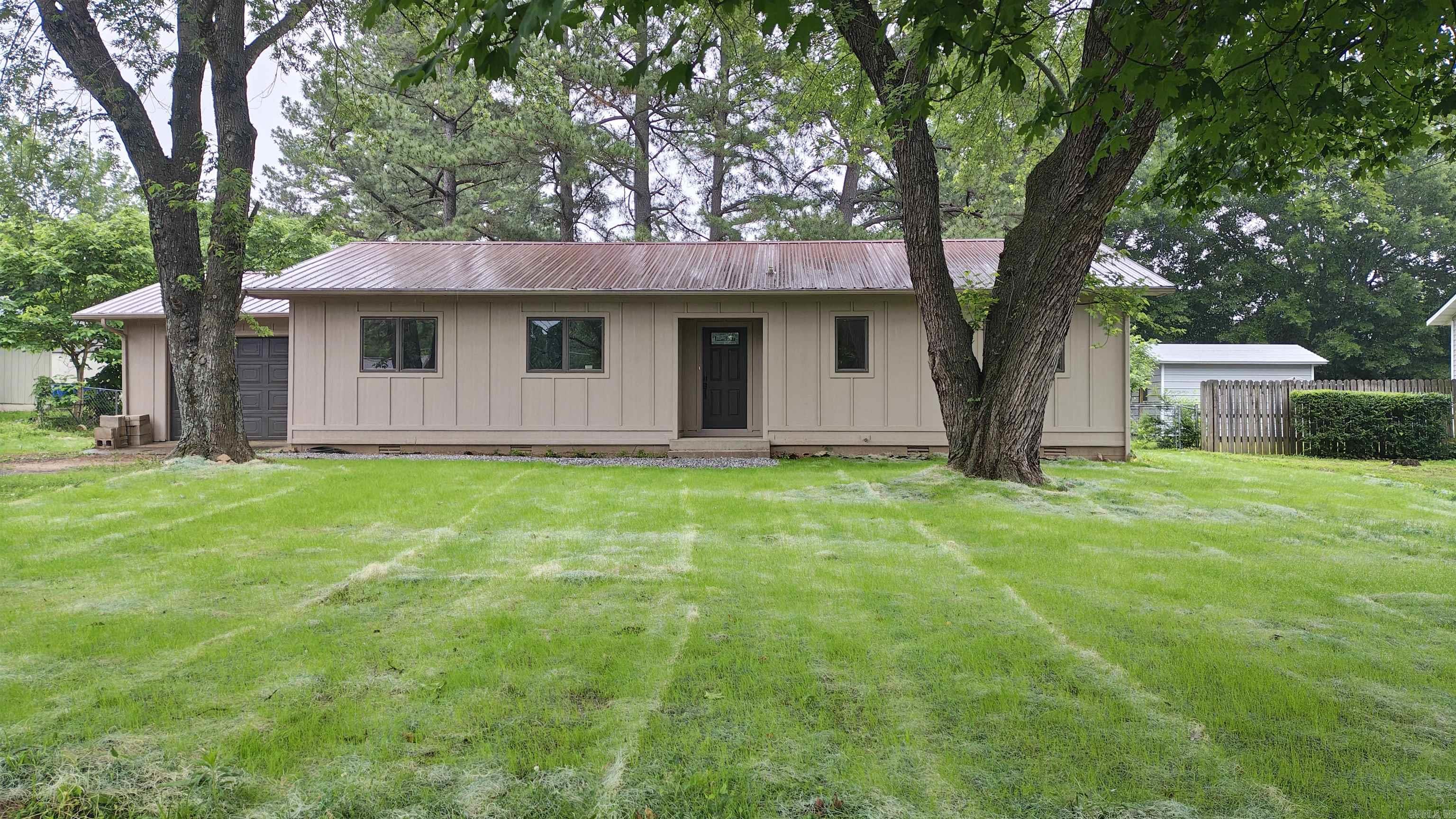 404 Maple Drive Property Photo 3