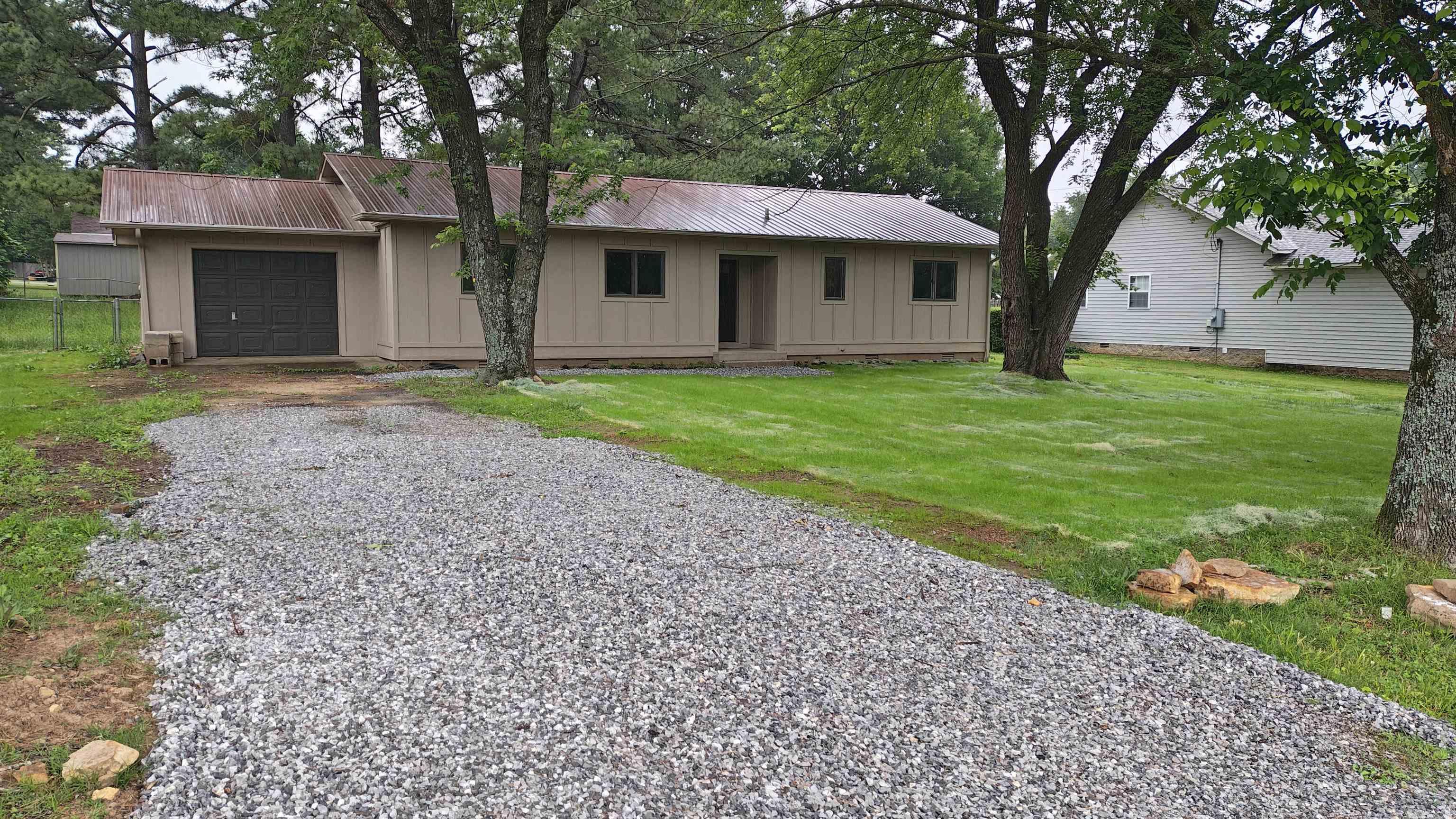 404 Maple Drive Property Photo 4