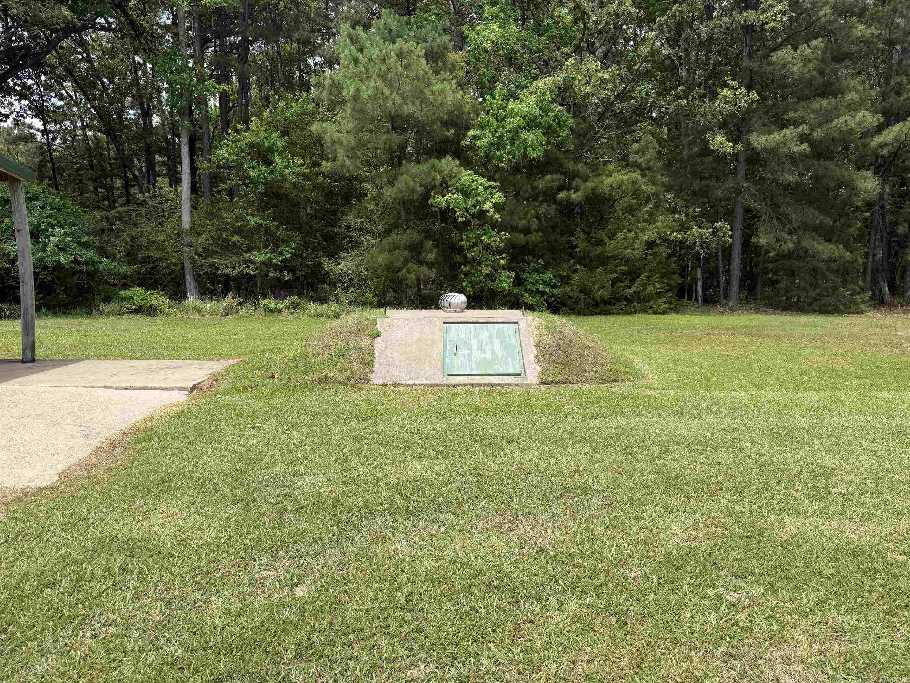 1113 W Holland Property Photo 11