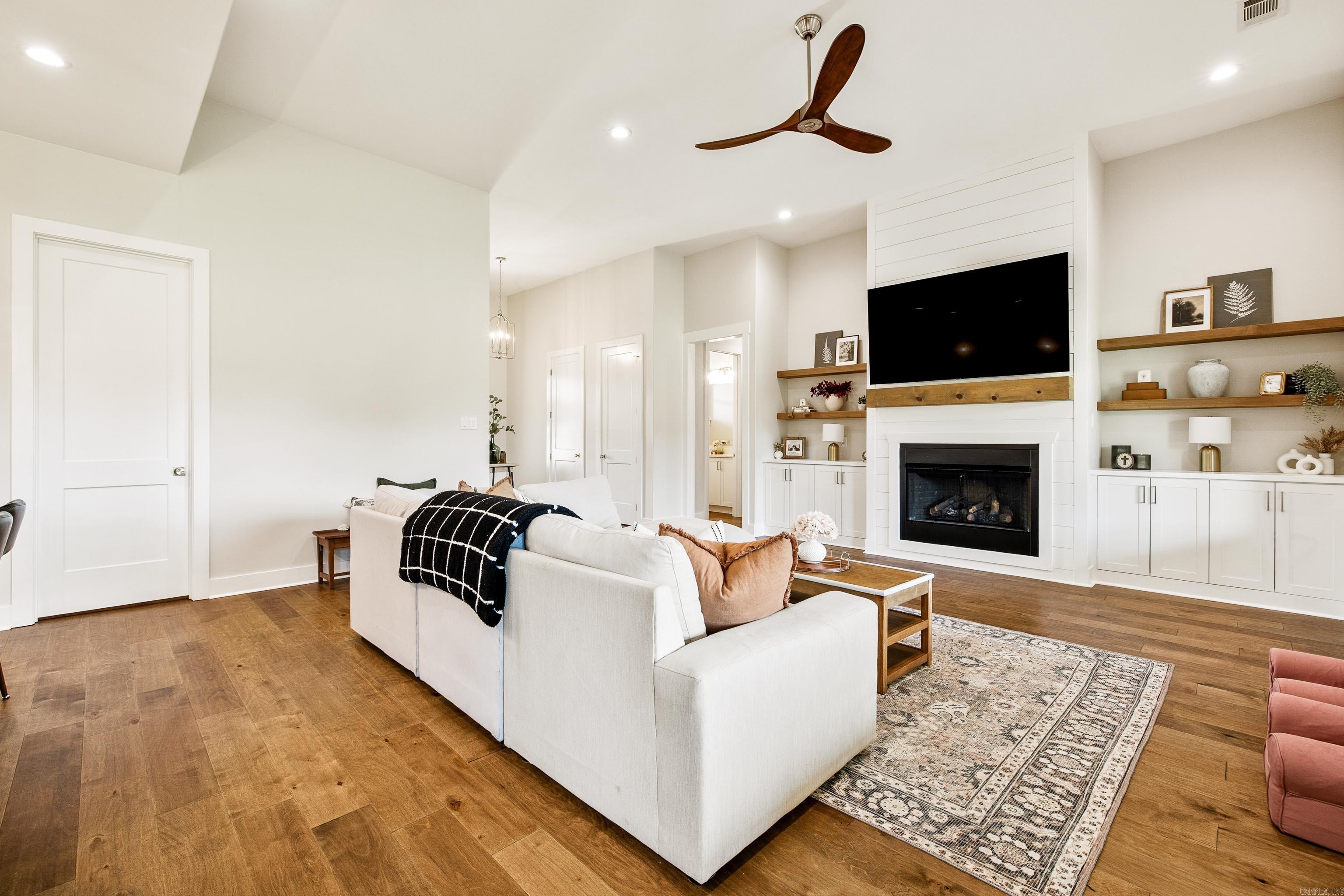 3016 Vincintage Cove Property Photo 9