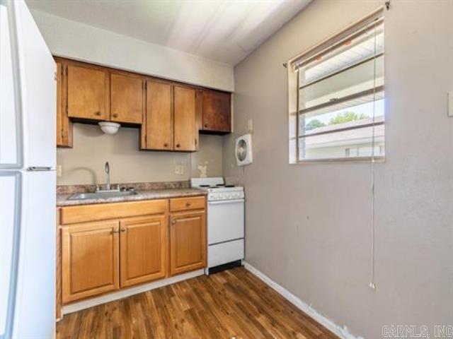 818 W 28th Avenue Property Photo 7