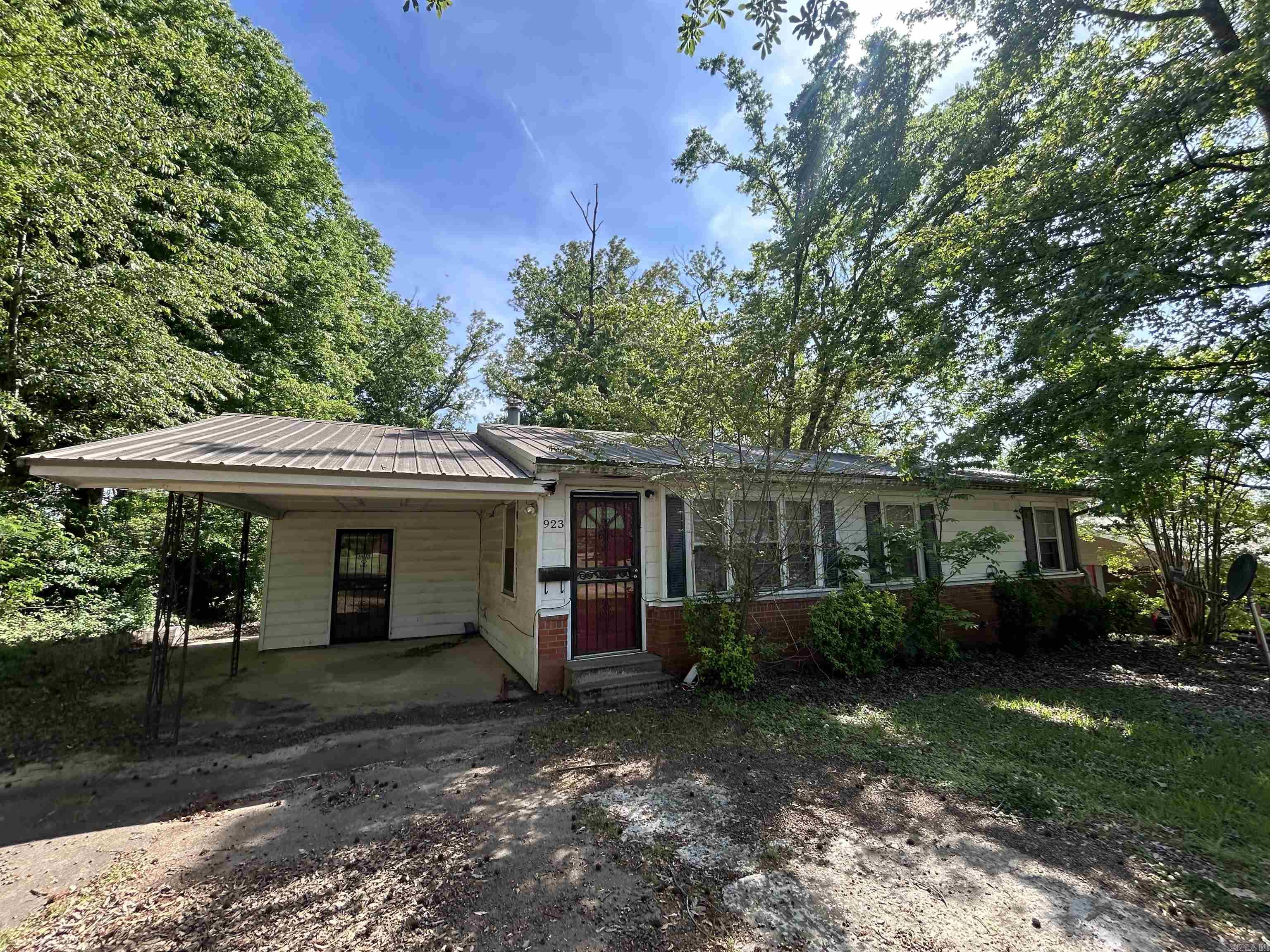 923 Norman St Property Photo 1