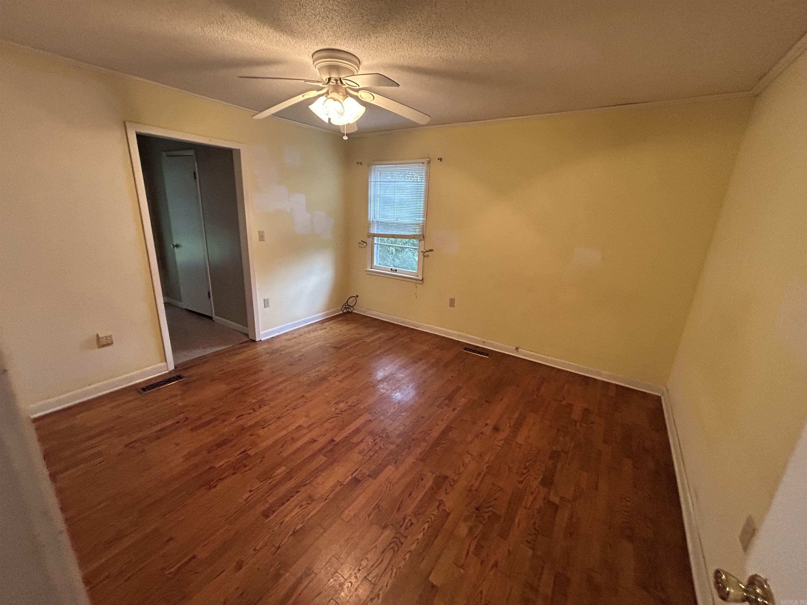 923 Norman St Property Photo 3