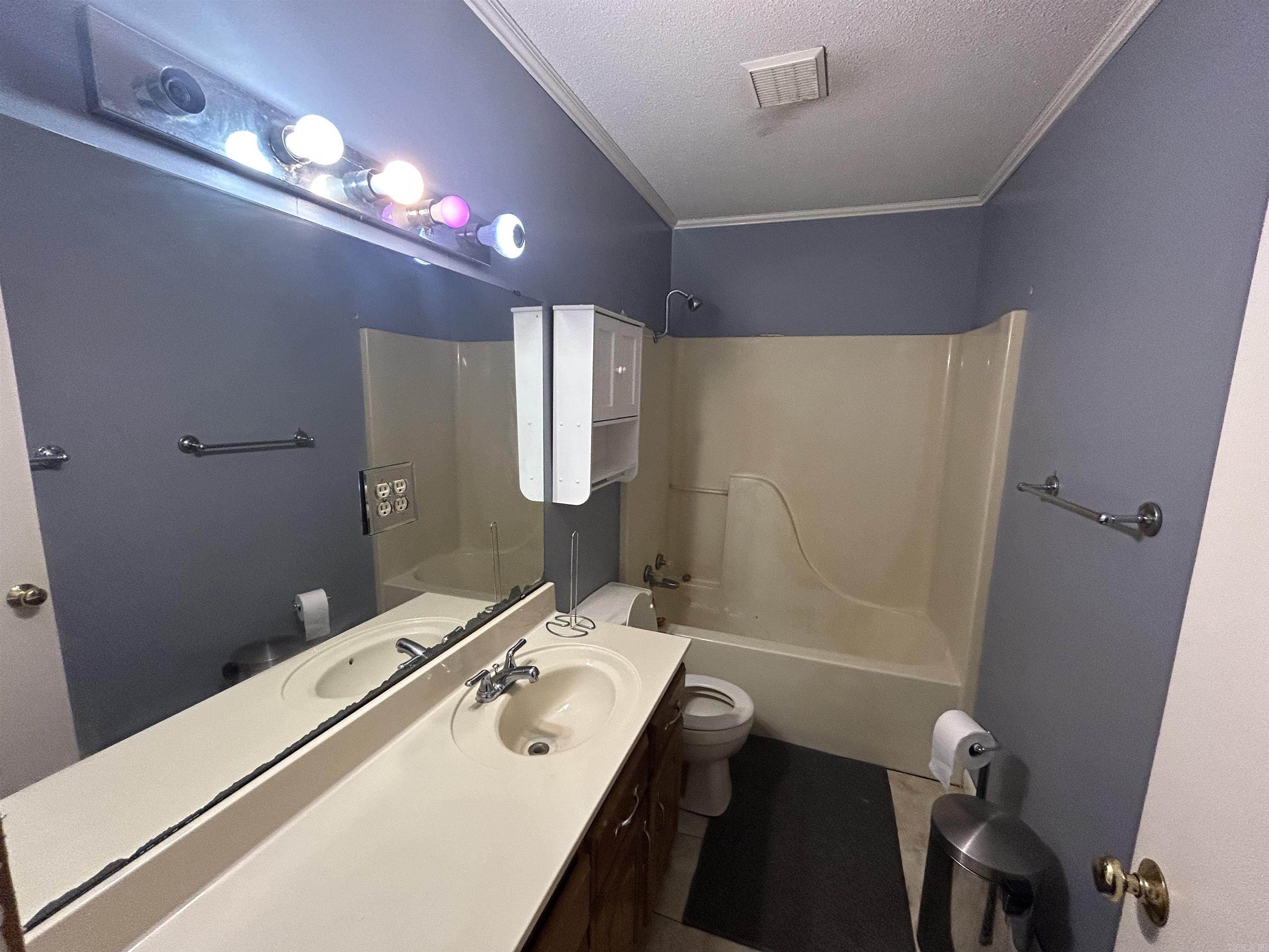 923 Norman St Property Photo 4