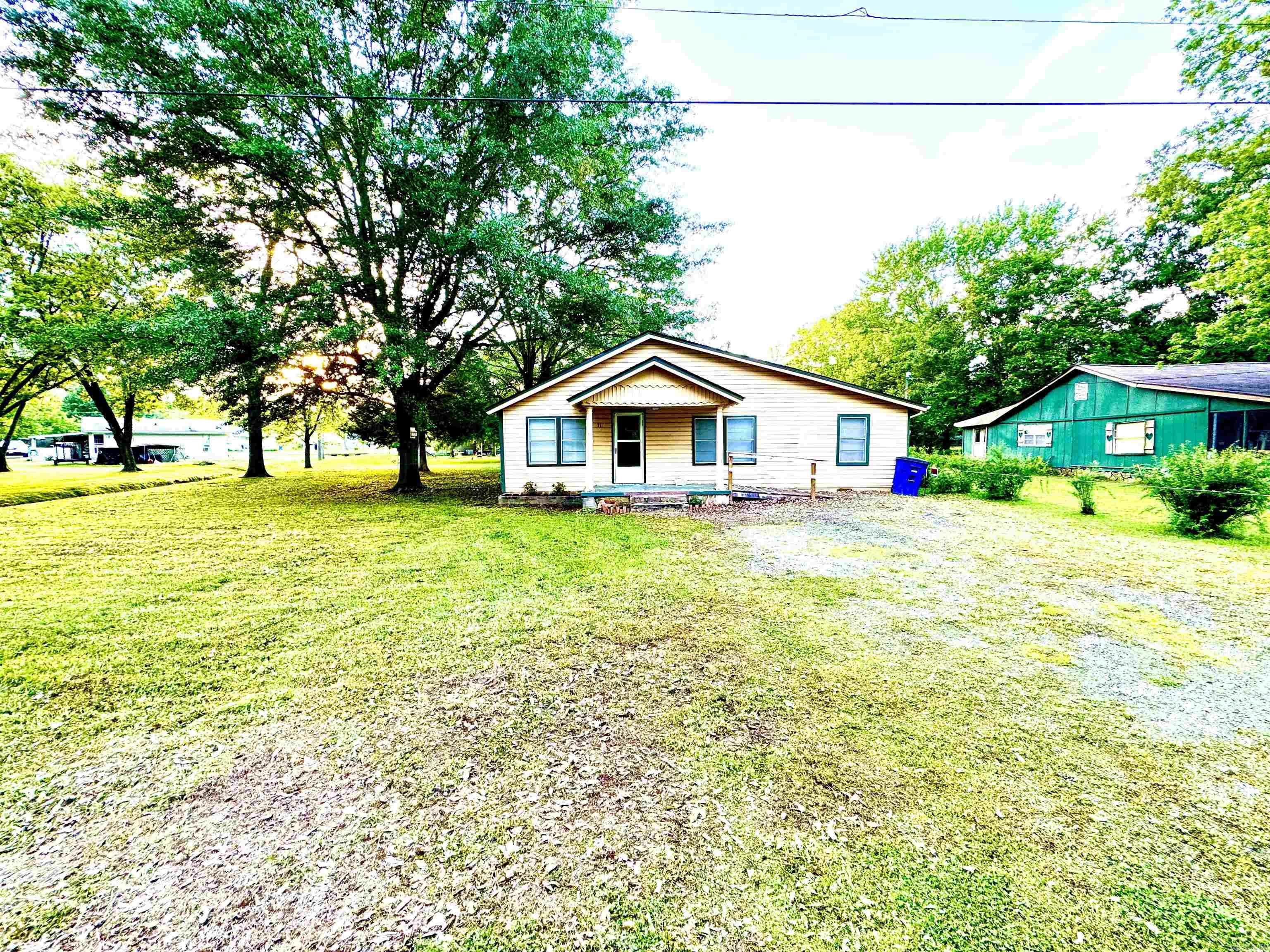 311 E College St. Property Photo 2