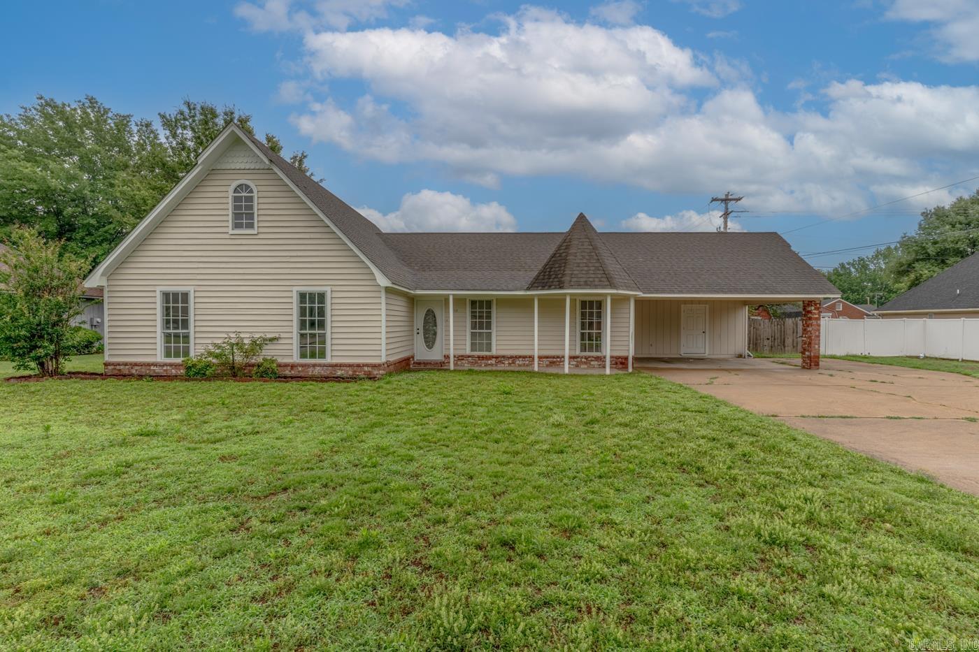 504 Honeysuckle Lane Property Photo 1