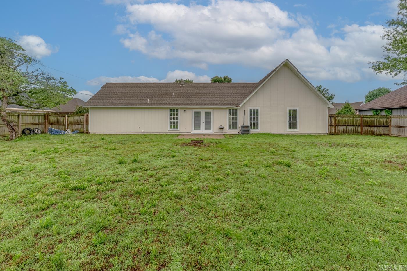 504 Honeysuckle Lane Property Photo 6
