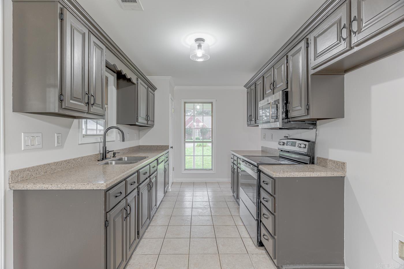 504 Honeysuckle Lane Property Photo 11