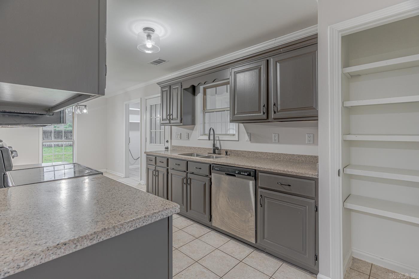 504 Honeysuckle Lane Property Photo 14