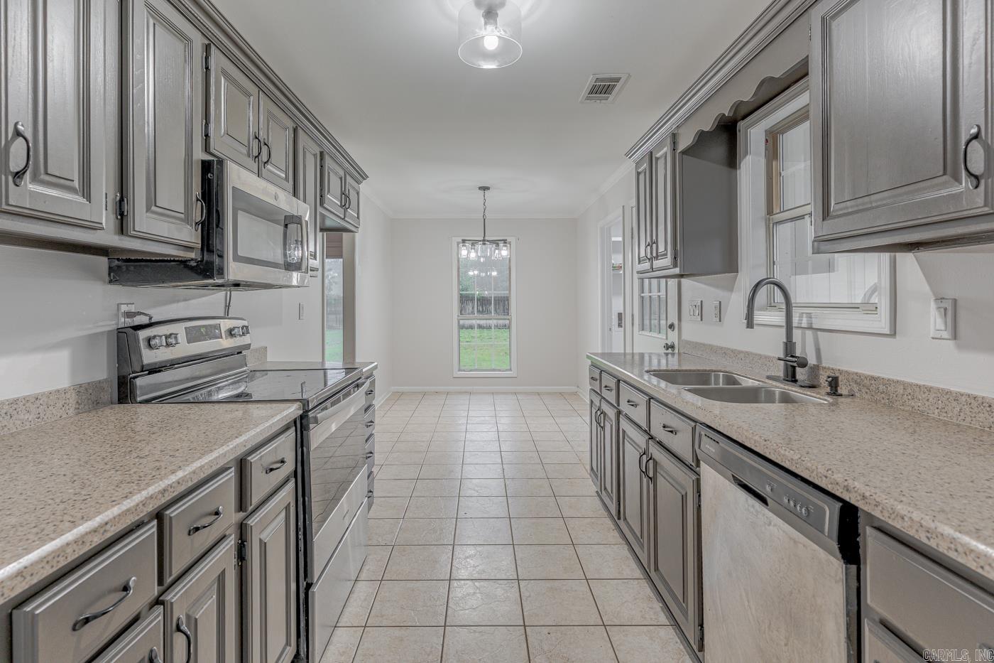504 Honeysuckle Lane Property Photo 16