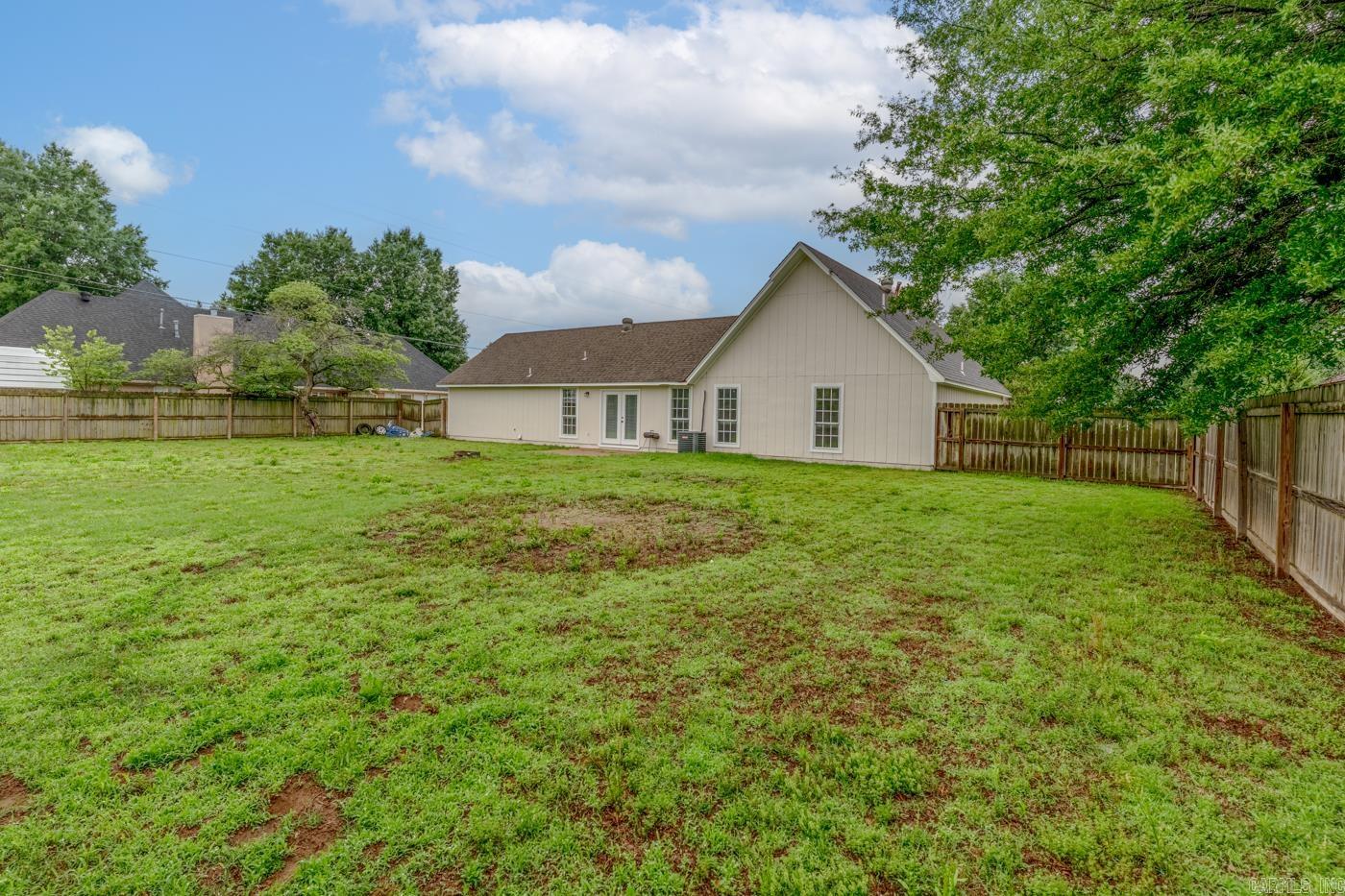 504 Honeysuckle Lane Property Photo 32