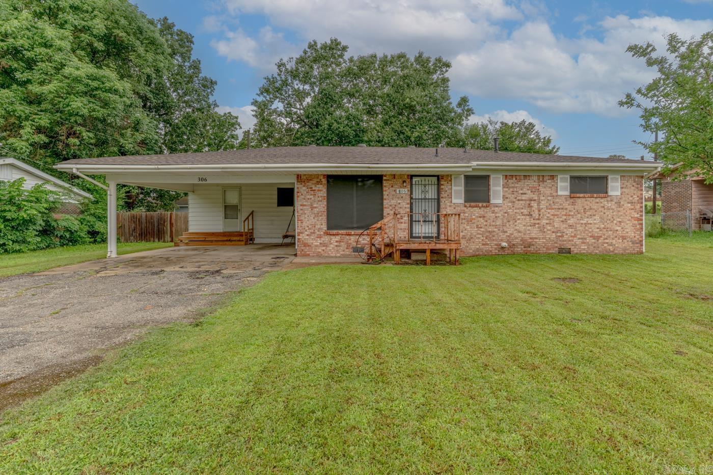 306 Walnut Drive Property Photo 1