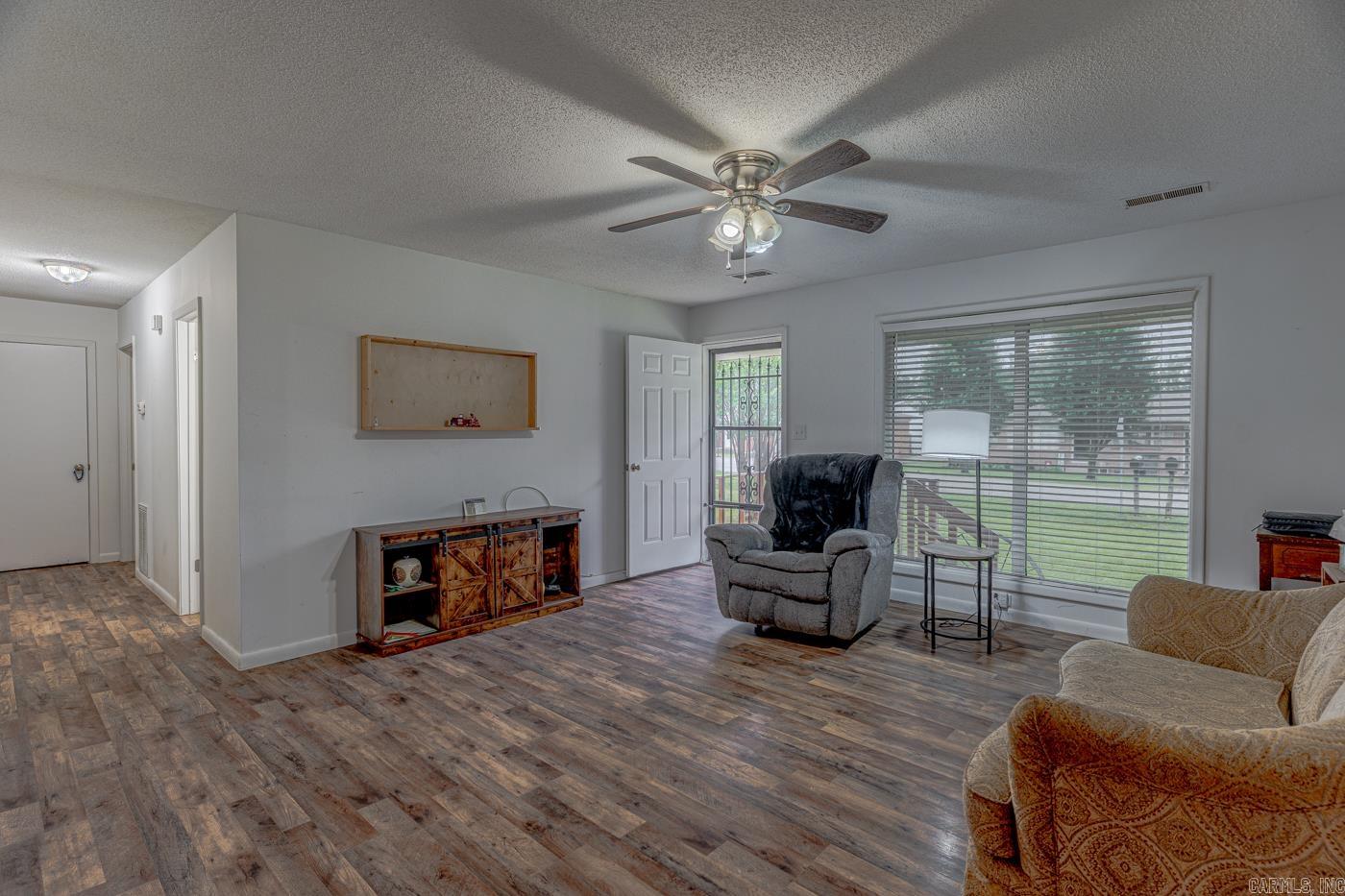306 Walnut Drive Property Photo 6