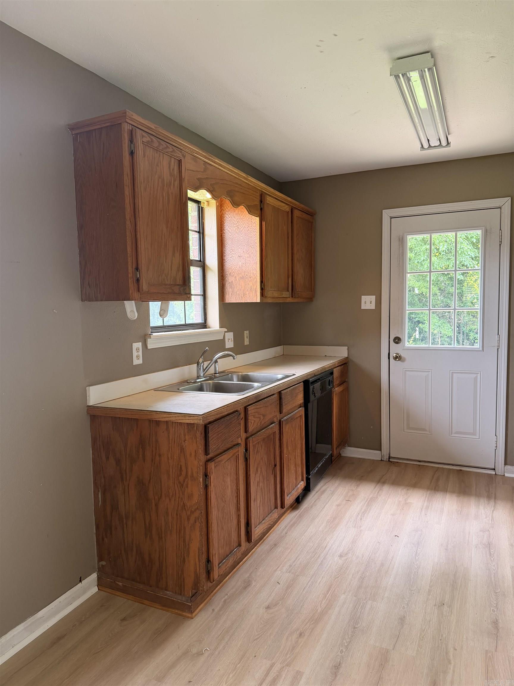 2575 Winchester Drive Property Photo 4