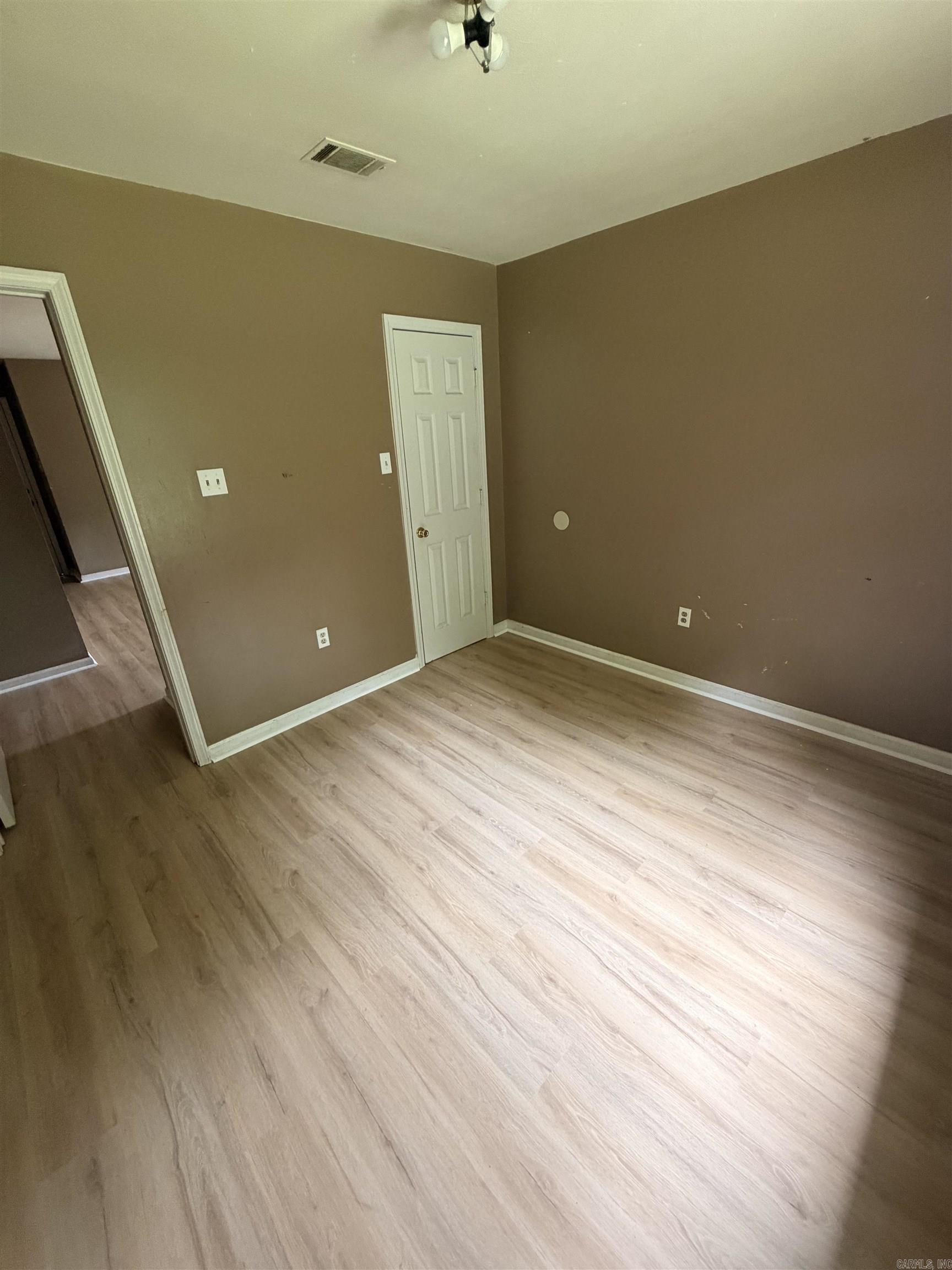 2575 Winchester Drive Property Photo 9