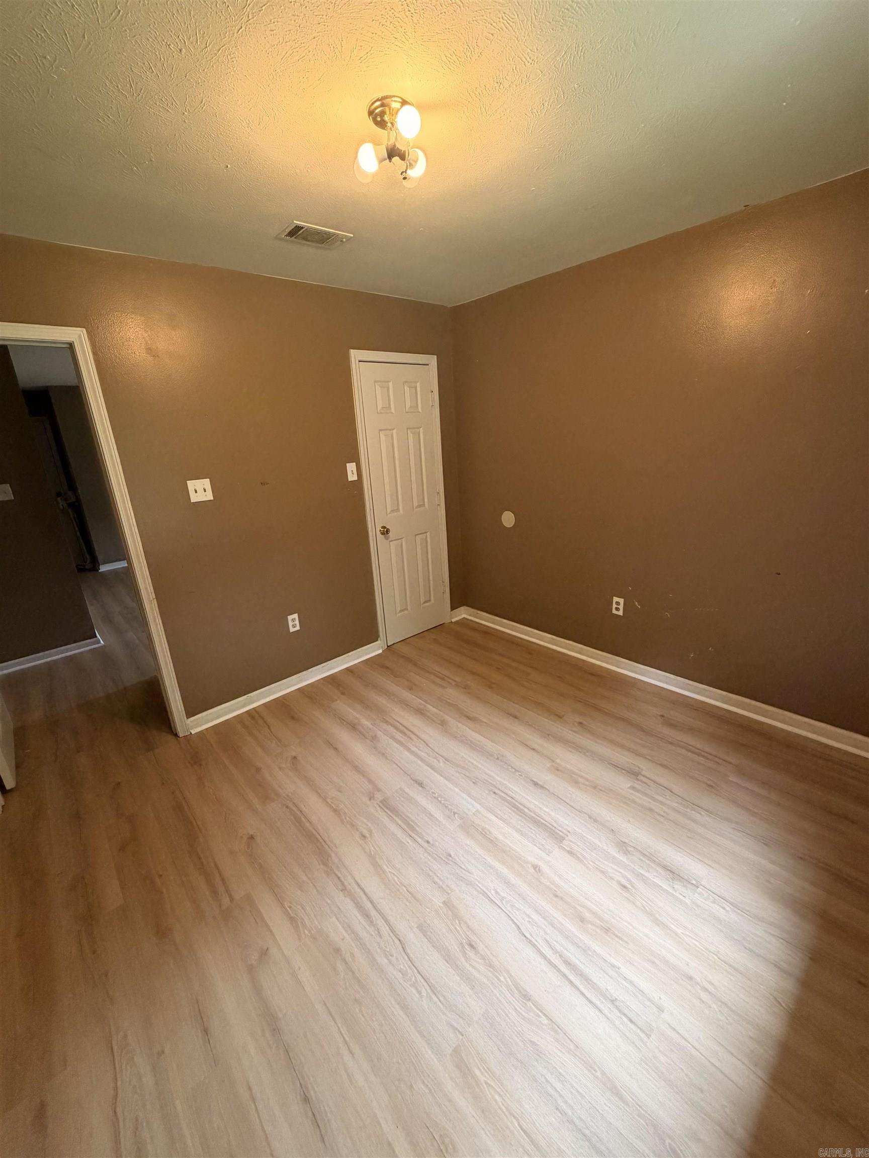 2575 Winchester Drive Property Photo 11