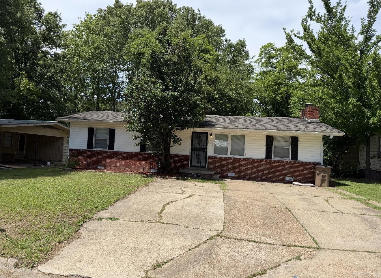 701 Whiteoak